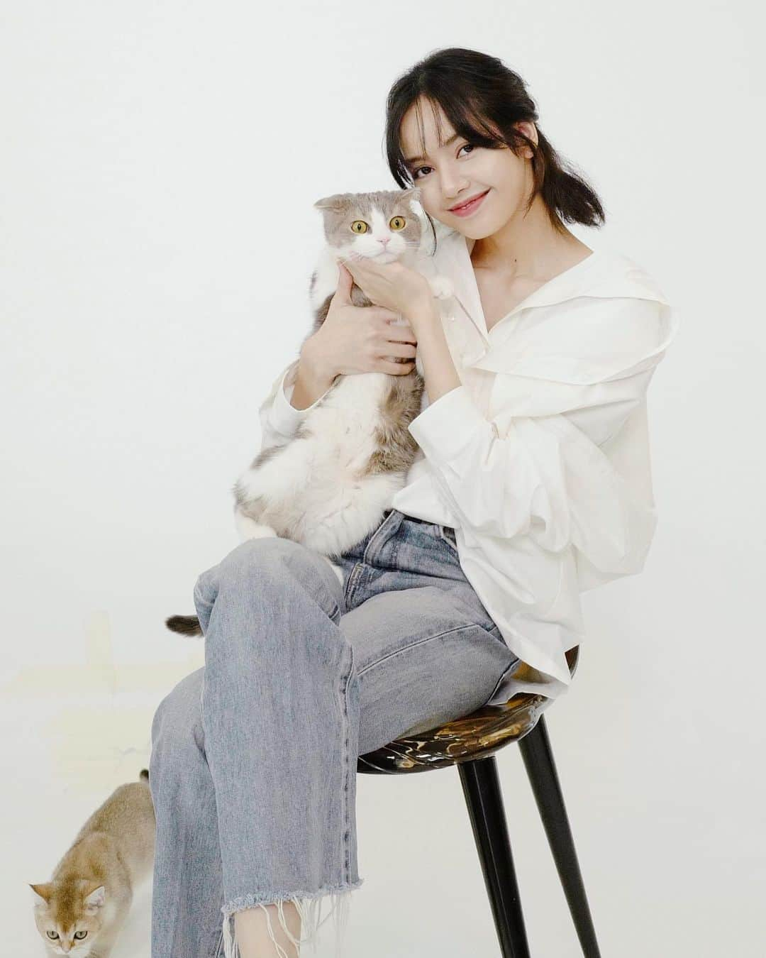 リサさんのインスタグラム写真 - (リサInstagram)「The first official photoshoot with my baby cats 💞」4月17日 19時32分 - lalalalisa_m