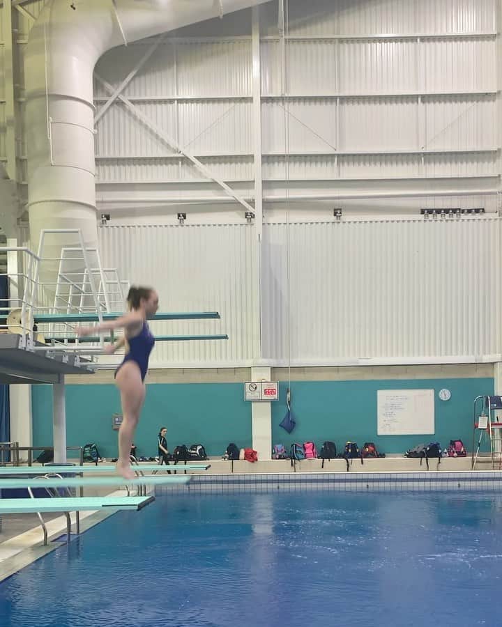 エイミー・ティンクラーのインスタグラム：「My first and only attempt of 2 1/2 🤸🏼‍♀️」