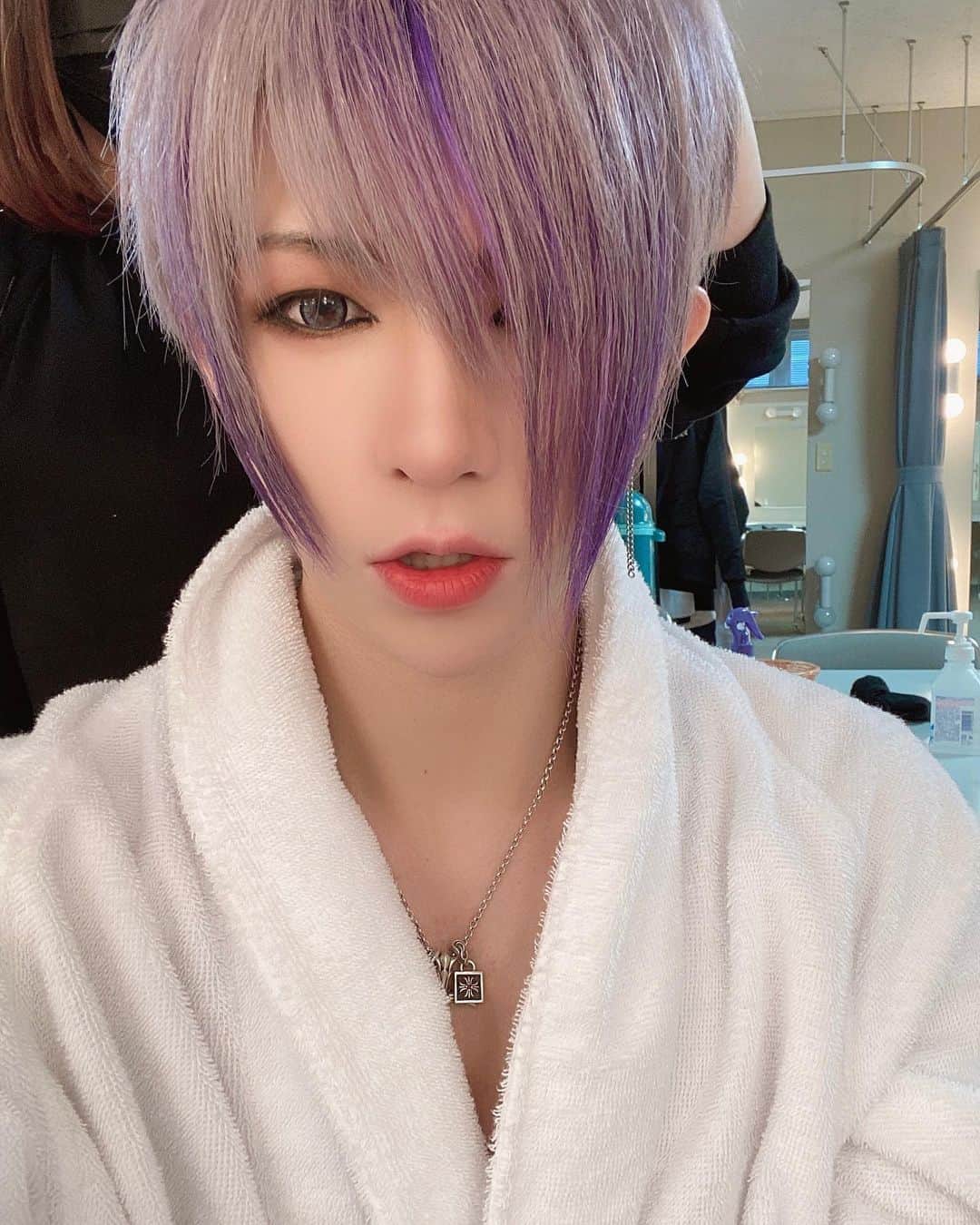 歌広場淳のインスタグラム：「🙃」