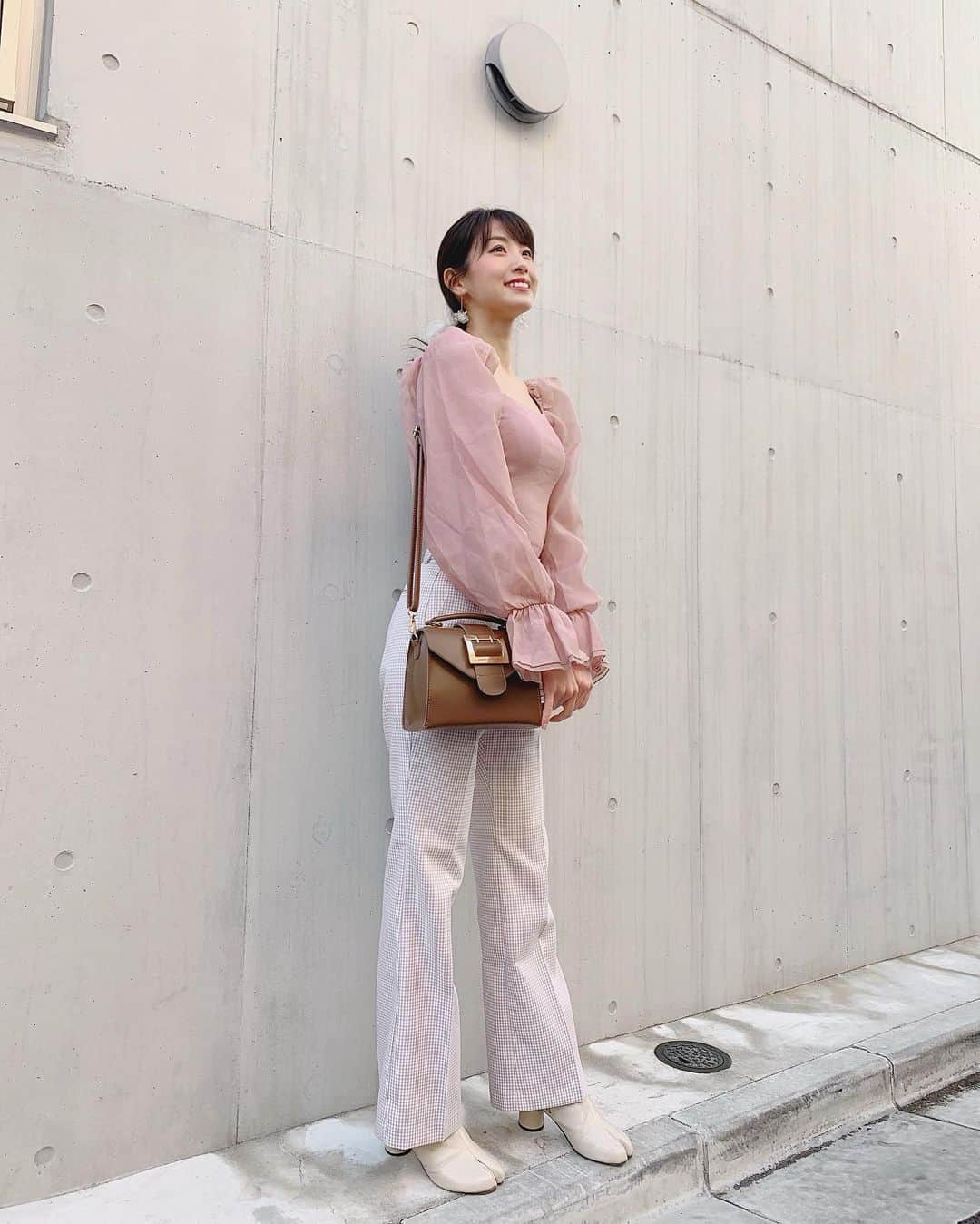 関根ささらさんのインスタグラム写真 - (関根ささらInstagram)「春コーデ🌸🤎🤍 . . ブラウンのギンガムチェックのパンツがとてもお気に入り🥰🥰👏 . . #コーデ記録 👗 #tops : #zara @zara  #pants :  #heather @heather_love_official  #boots : #zozotown @zozotown  #bag : #韓国通販 . . #ootd #outfitoftheday #outfit #outfits #outfitpost #japanesegirl #japanesestyle #spring #springfashion #zarafashion #zarawomen #zaraoutfit #プチプラ #プチプラコーデ #プチプラ高見えコーデ #ザラコーデ #zaraコーデ #韓国通販サイト #koreanstyle」4月17日 19時55分 - sasarasekine