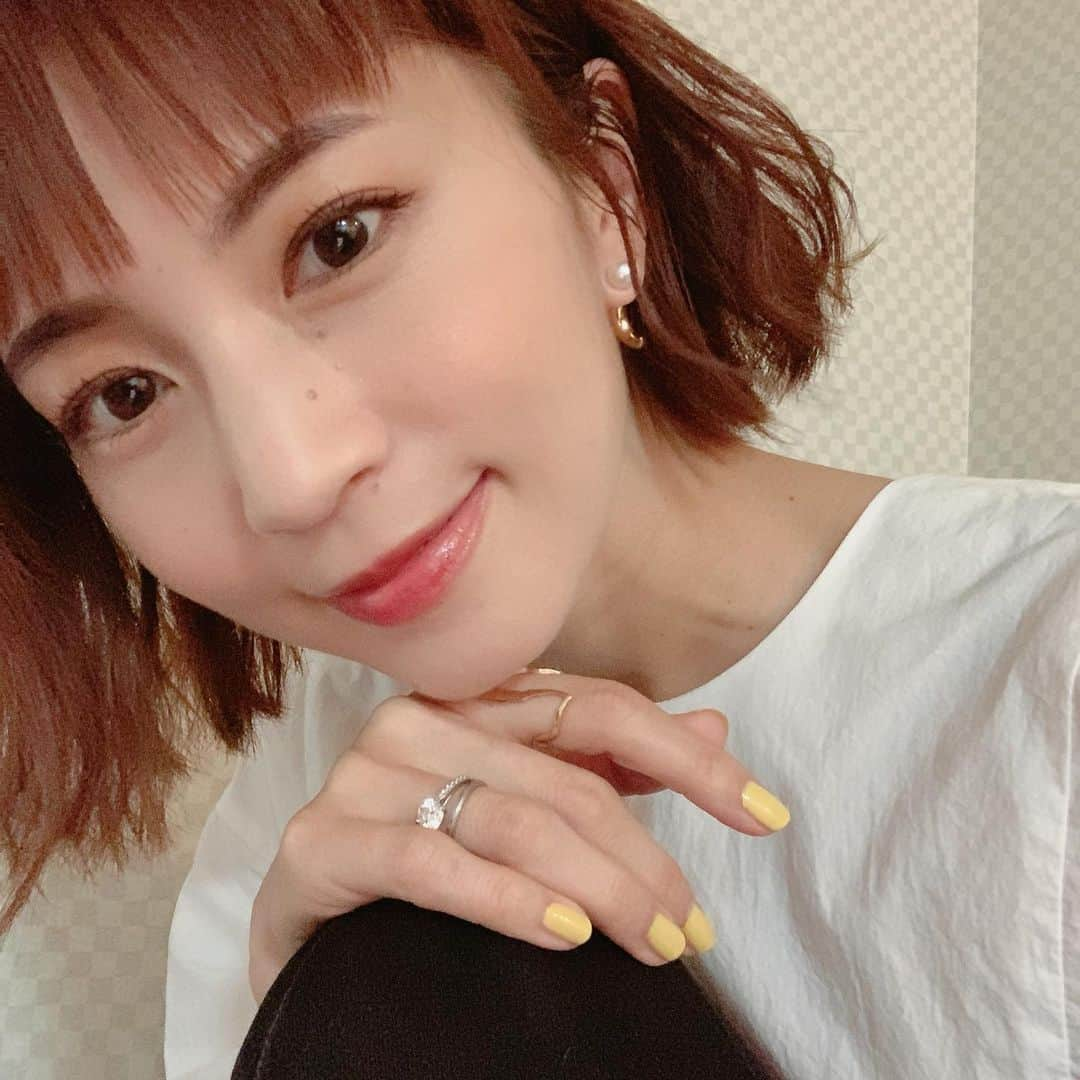 安田美沙子さんのインスタグラム写真 - (安田美沙子Instagram)「これから撮影😊✨黄色ネイル💅  #shooting #rainyday  #kyoto」4月17日 11時31分 - yasuda_misako