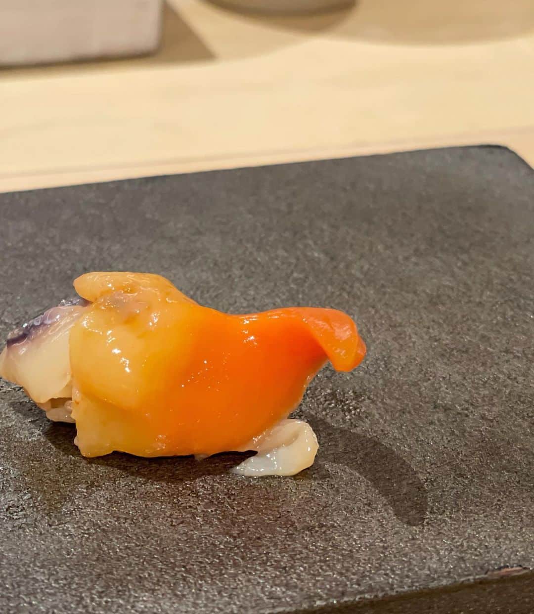 越馬千春さんのインスタグラム写真 - (越馬千春Instagram)「.  大好きな人達と☺️  お鮨なんて次はいつ行けるかな？🍣 と思いながら食べました💫  最高に贅沢な時間でした💕 #はっこく銀座#はっこく#銀座#お鮨#お寿司#寿司#銀座寿司#30貫」4月17日 11時52分 - chiharukoshiba