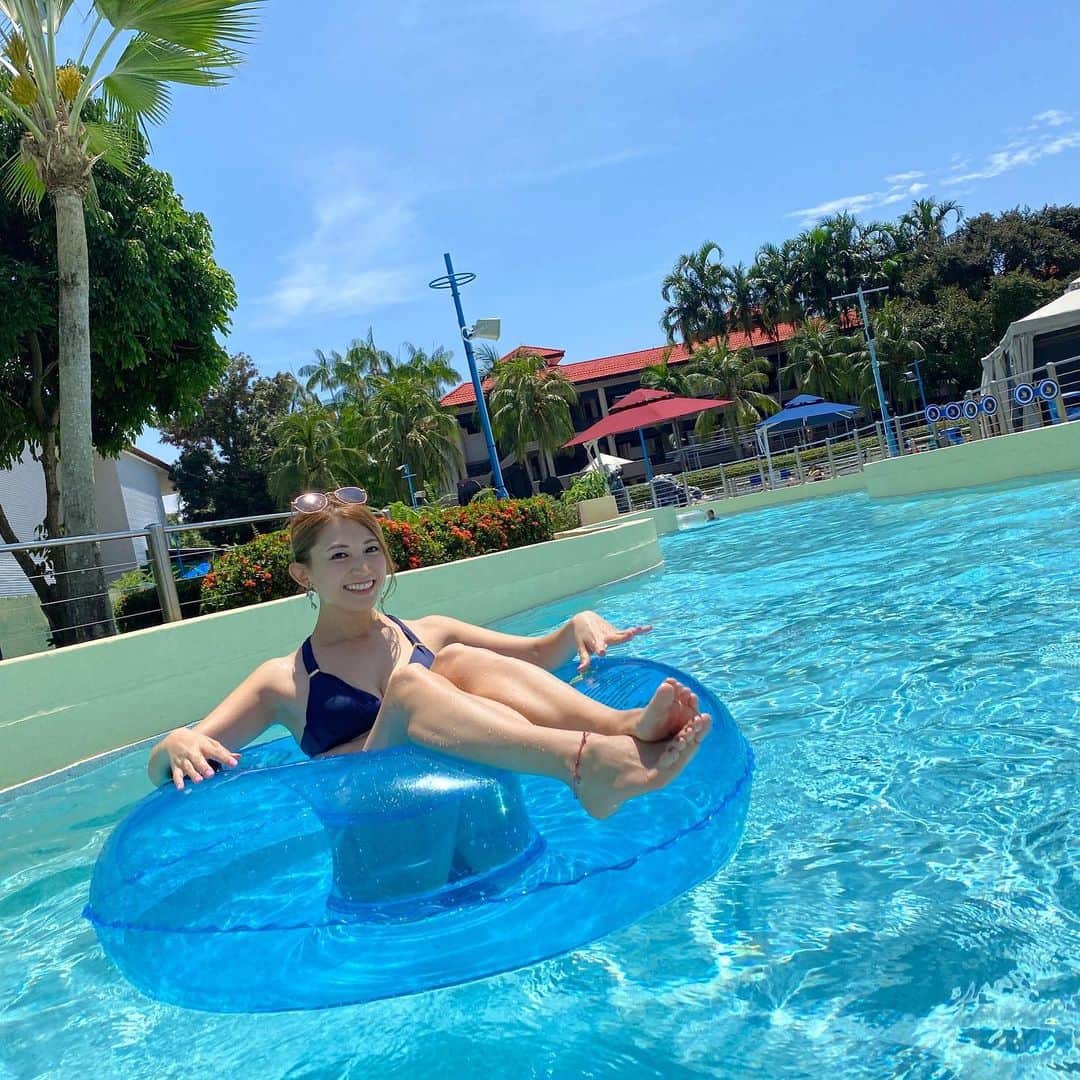 市原彩花さんのインスタグラム写真 - (市原彩花Instagram)「Lazy river pool🐋  キラッキラのプール🌞 真夏みたいな天気サイコー😆 流れるプールでずっと流れてたい☺️  #wildwildwet#ワイルドワイルドウェット#pool#流れるプール#水着#ビキニ#swimwear#japanesegirl#singapore#シンガポール#singapura#海外生活#海外旅行#シンガポール暮らし#シンガポール生活#シンガポール在住#シンガポール在住日本人#싱가포르#新加坡#cewek#gadis#gadiscantik」4月17日 12時20分 - ayaka_ichihara