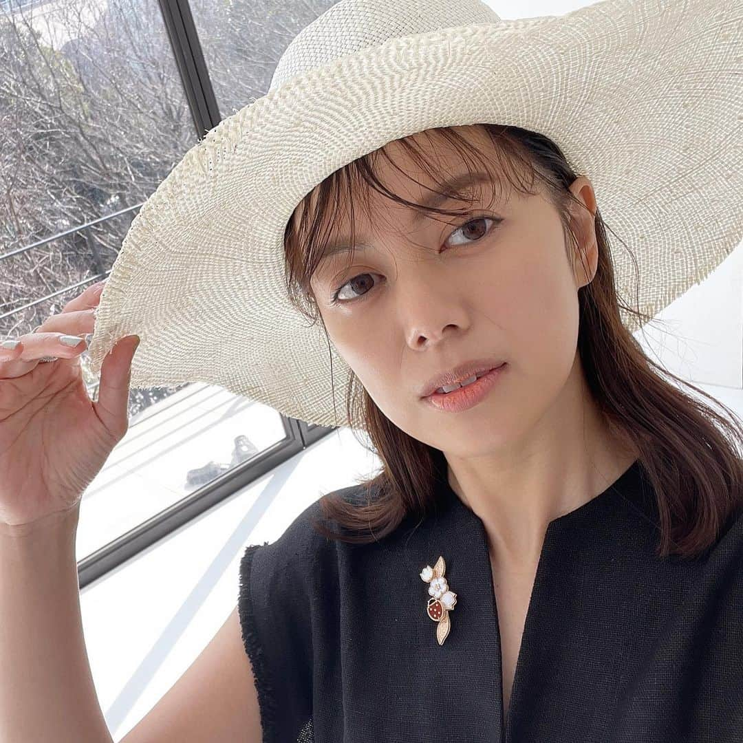 中林美和さんのインスタグラム写真 - (中林美和Instagram)「プロフェッショナルな方たちに 素敵にしてもらって。 25年もモデルの仕事してるのに、 いまだに撮影は緊張するの。 でも大好きな仕事♡ STORY5月号ぜひ見てくださいね！  #雑誌STORY#中林美和 @vancleefarpels @story_love40」4月17日 14時26分 - miwanakabayashi