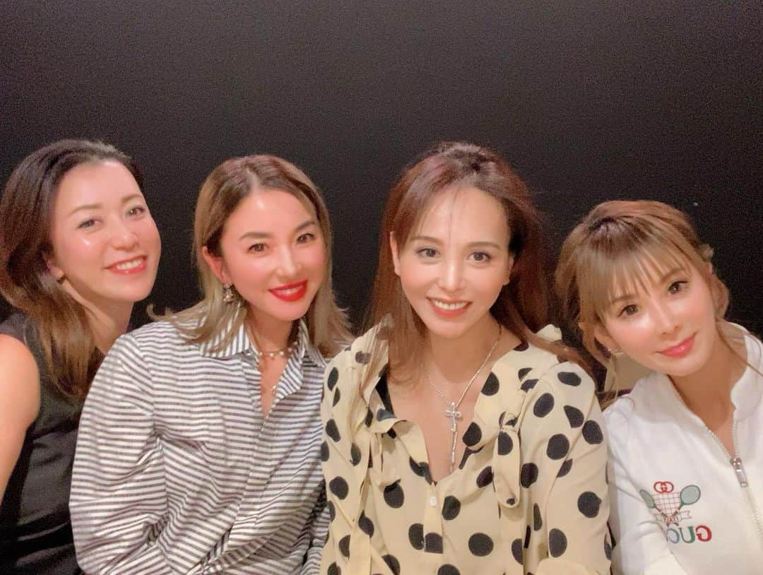 麻美さんのインスタグラム写真 - (麻美Instagram)「美女とすし会🍣 ． あまりの美女の出現に パパも飛び込み参加💨 ． 皆んなキャラ濃いめで 面白すぎる🤣 ． またすぐに会いたいメンバー🤣 ． #すし会 #美女会 #楽しすぎる #美しすぎる #セレブ女子  #beautifu #fun#pretty #kitty  #sushi」4月17日 20時29分 - mami0s