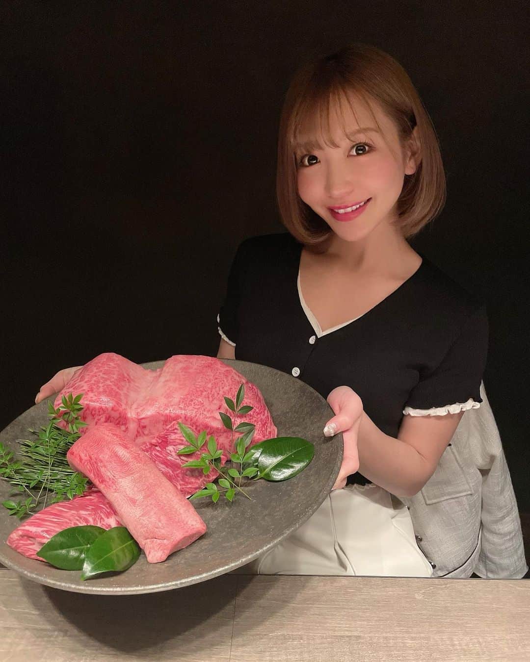 COCOさんのインスタグラム写真 - (COCOInstagram)「うしごろエス🥩 行ってきました☺️♡♡ @ushigoro_yakiniku   全席完全個室で 美味しいお肉が次々出てきた🍴 もちろんご飯はお代わりしました🥰  久しぶりのふみかさんとのご飯 ( @aburi_ebimayo ) 楽しかったです😚うふふ  #うしごろ #うしごろエス #ushigoros #ushigoro」4月17日 15時20分 - coco_coco000