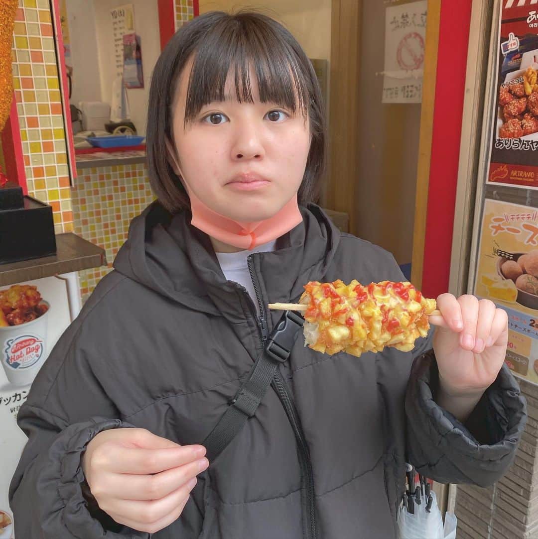 池田レイラのインスタグラム：「口内炎が痛いのに食べたら顔が歪んでしまいました。 顔も浮腫んでますな……。」