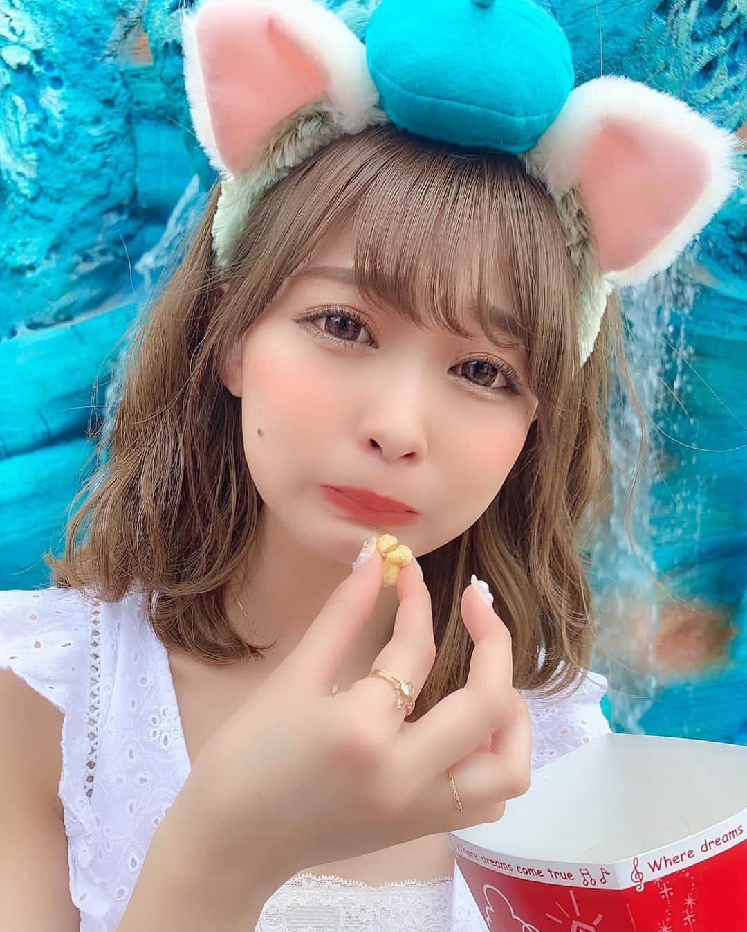 美女美容事情さんのインスタグラム写真 - (美女美容事情Instagram)「《ポップコーンは〇〇味が好き😋✨》⠀ 過去にビジョビで反響の多かった美女×テーマパークの投稿をご紹介🌟🎡🎢 *⁠⠀⁠⠀⁠⠀⁠⠀ リポストを使って、素敵な写真📷✨を投稿されてる方を紹介させて頂く【💄美女美容事情💅】のコーナーです✨⁠🎠 いいねやコメント、フォローして応援してね❤︎🥰🎶⁣⁠⠀ *⁠⠀⁠ 🎡♦️テーマパーク特集の告知🔹⁣🎡 4月後半はストーリーズで、素敵な美女×テーマパークの投稿をたくさんご紹介しておりますので、是非そちらもチェックしてみて下さい♪♪ *⠀⠀⠀⠀⠀⠀⁠⠀⁠⠀⁠⠀⁠⠀ 今回、そんなテーマパーク特集に因んでご紹介させて頂きますのは❤︎⁠⠀⁠⠀⁠⠀⁠⠀ りなてぃーさん< @rinatea_25 >の素敵なお写真📸⁠⠀⁠⠀⁠⠀⁠⠀⁠⠀⁠⠀⁠⠀ *⁠⠀⁠⠀⁠⠀⁠⠀ アラジンの前にあるカレー味のポップコーン味がたまらなくて止まらないそうです😁🍿⠀ ヘアスタイルもメイクも可愛くて参考になります😊 ⠀ *⠀⁠⠀⁠⠀⁠⠀⁠⠀ りなてぃーさんのアカウントには他にも素晴らしい投稿が沢山ありますので是非覗いてみてくださいね💁‍♀👀🌟⠀⁠⠀⁠⠀ *⠀⁠⠀⁠⠀⁠⠀⁠⠀ りなてぃーさん< @rinatea_25 > ⠀⁠⠀⁠⠀ 素敵なテーマパークでの投稿をありがとうございました☺️📸✨⠀⠀⠀⁠⠀⁠⠀⁠⠀ 他にも美女×テーマパークの投稿をチェックしたい方は、是非ストーリーズまで‼️👀🎢 *⠀⁠⠀⁠⠀⁠⠀⁠⠀ △▼△▼△▼△▼△▼△▼△▼△▼△▼ ⁠⠀⁠⠀⁠⠀ ❤🧡💛「美女美容事情」💚💙💜⠀⠀⠀⠀⠀⠀⠀⠀⠀⠀⠀⠀⠀⠀⁠⠀⁠⠀⁠⠀⁠⠀⁠⠀ 👇掲載ご希望の方は👇⠀⠀⠀⠀⠀⠀⠀⠀⠀⠀⠀⠀⠀⠀⠀⁠⠀⁠⠀⁠⠀⁠⠀⁠⠀ @b_b_j.jタグ付けと🖤 # ビジョビ ⁠⠀ 🖤タグ付けお願いします✨⠀⠀⠀⠀⠀⠀⠀⠀⠀⠀⠀⠀⠀⠀⠀⁠⠀⁠⠀⁠⠀⁠⠀⁠⠀ △▼△▼△▼△▼△▼△▼△▼△▼△▼ ⁠⠀⁠⠀⁠⠀⁠⠀⁠⠀ #ディズニー #ディズニーランド #ディズニーシー #tdl ⠀ #ディズニー好き #ディズニー大好き⠀⠀⠀ #東京ディズニー ⠀ #リトルグリーンメン #ディズニー好きと繋がりたい ⠀⠀ #disneylandtokyo #disneyland ⠀⠀⠀⠀⠀⠀⠀⠀ #naturalbeauty #tokyodisneyland」4月17日 17時06分 - b_b_j.j