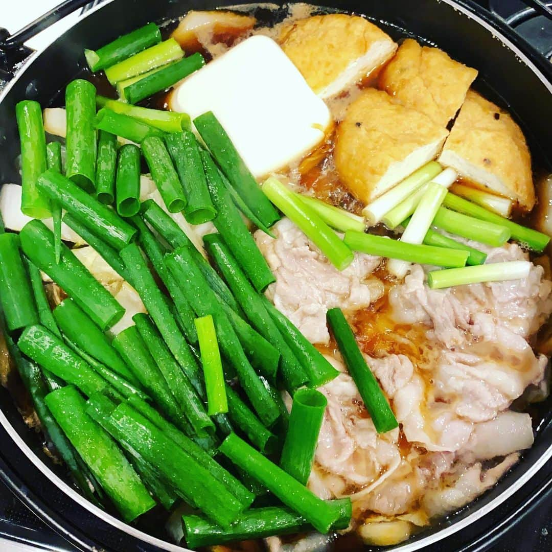 ムロツヨシさんのインスタグラム写真 - (ムロツヨシInstagram)「とりあえず 晩飯4分前に完成 好物の婆ちゃんがよく作ってくれた 豚すき焼き」4月17日 18時27分 - murotsuyoshi0123