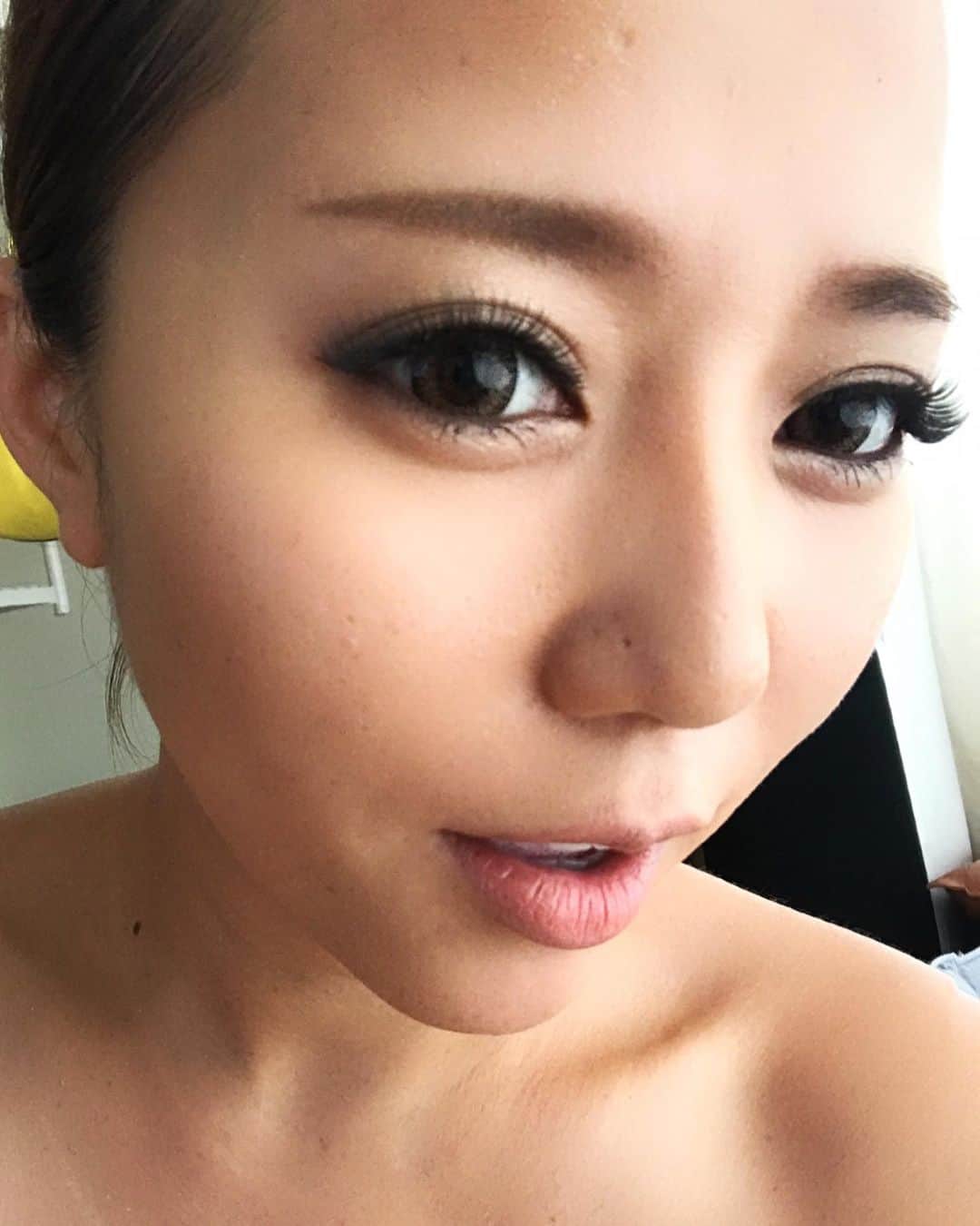 西條るりのインスタグラム：「髪型でこんなにも違う🤣笑 今度カツラ被って色んなのに挑戦してみたいな😏✨笑」