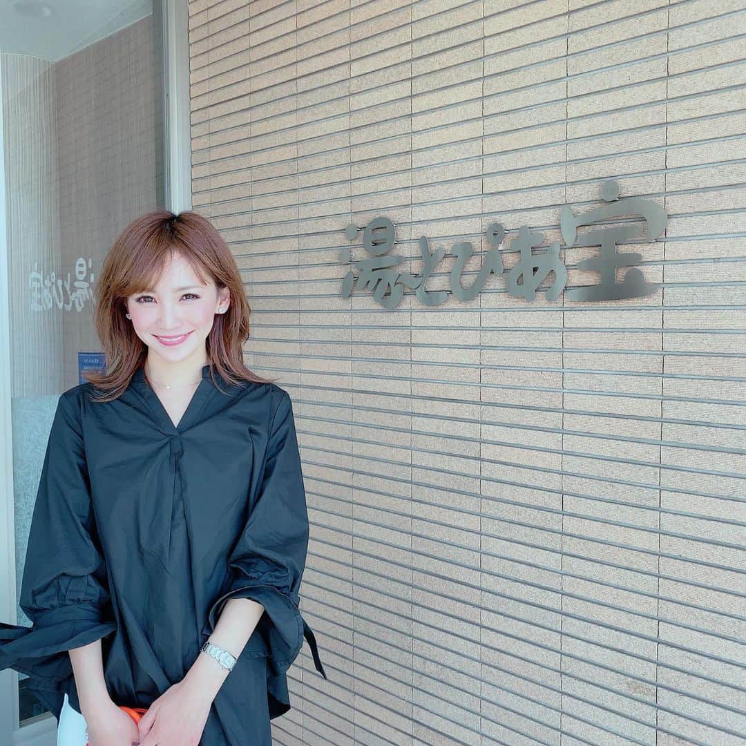 のインスタグラム：「昔から好きでよく行く @yutopiatakara さん♡ お食事処　だいこくの間　さん がリニューアルされてお友達と、、⭐︎ 牛タンしゃぶしゃぶが凄く美味しくて 晴れてたからお外でバーベキューが出来たのが最高すぎた👯‍♀️  tボーンステーキに海鮮に、、♡  #ゆーとぴあ宝 #湯～とぴあ宝 #湯ーとぴあ宝 #BBQ #だいこくの間 #tボーンステーキ #名古屋グルメ #名古屋ランチ #名古屋女子会 #女子会 #女子会コーデ #温泉 #女子旅 #名古屋旅行」