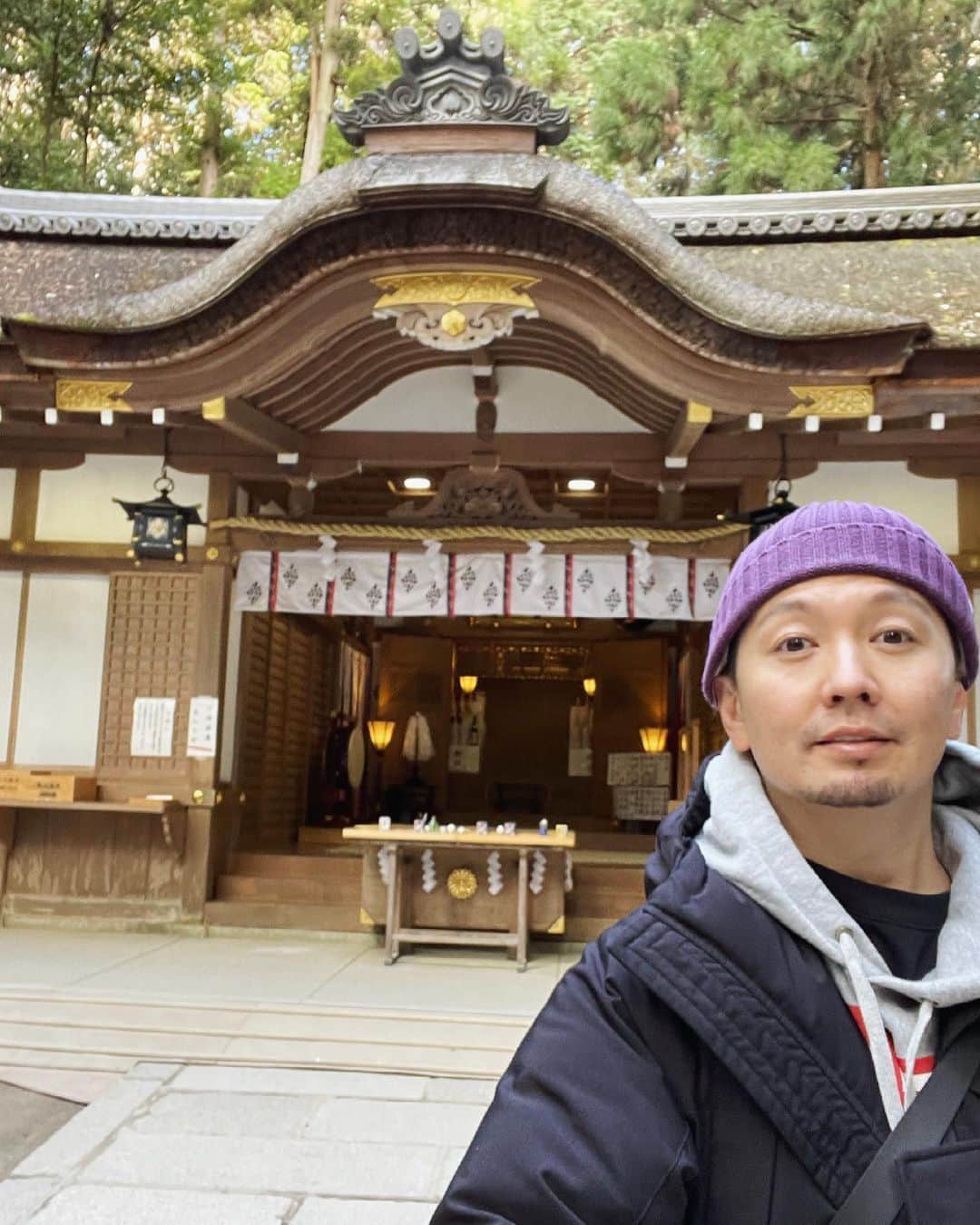 SHOCK EYEさんのインスタグラム写真 - (SHOCK EYEInstagram)「最古で最強の奈良の大神神社の荒魂をまつる狭井神社⛩ 大神神社の中でも特にパワーを感じるすごい場所。 ２０００年以上前、垂仁天皇の時代に、疫病を鎮めるために創建されたここは、力強いご神威から病気平癒の神様として信仰されているよ。 コロナ退散🙏✨  #狭井神社 #大神神社 #奈良 #神社」4月17日 21時10分 - shockeye_official