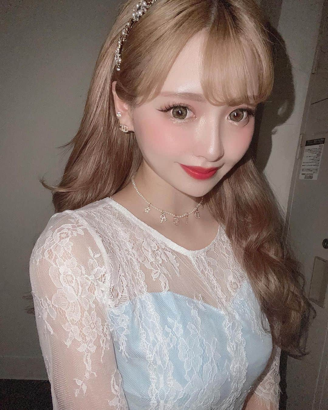 MISA（愛知のキャバ嬢）さんのインスタグラム写真 - (MISA（愛知のキャバ嬢）Instagram)「体の疲れとれない🥺 マツエクと美容院も行かなきゃ🏃🏼‍♀️ いつも🤳🏻とってくれる妹👯‍♀️💕 . #錦 #キャバクラ #シャンパン #キャバ嬢 #ソウメイジャパン #アルマンド #ヘアアレンジ #ドレスアップ #ヘアセット #かわいい #歌舞伎 #北新地 #メゾンドボーテ #ドレス #ビジョビ #水商売 #カラコン #韓国 #メイク #美容」4月17日 21時03分 - micchance23