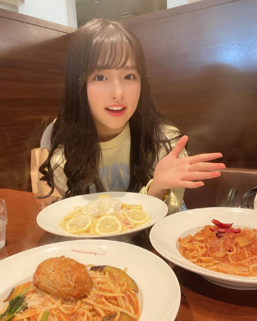 りりさんのインスタグラム写真 - (りりInstagram)「新しいの3つ出てたけど 美味しかった😋  辛いパスタも好きになった！！♡♡  #showroom #おりりroom #jmix #ジェイミックス #model #モデル #jc3 #りり」4月17日 21時51分 - riiiiiriiii0308