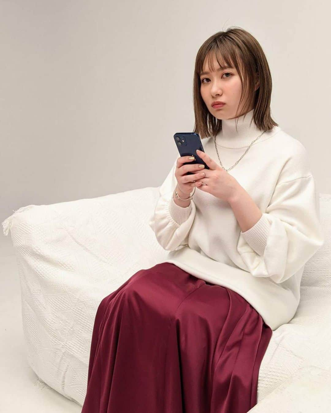 大松絵美のインスタグラム：「EDNAのTVCM、生配信ありがとうございました！ ウエスト−10センチも無事達成しました😭😭😭 本日より最大50%オフのセール！ この機会にぜひチェックしてみてください☺️☺️☺️  配信終了後、いつもお世話になっている女性スタッフ３人が 【EDNAでデートコーデを組むなら】というお題で１人１コーデ、考えてくださいました🥺🥺🥺笑 １枚目、２枚目、３枚目 あなたはどのコーデでデートに行きたいですか？？？☺️」