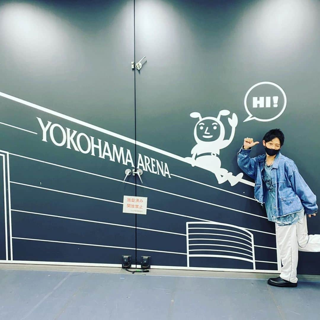 山中拓也さんのインスタグラム写真 - (山中拓也Instagram)「大切なONAKAMAの晴れ舞台を応援してきました。一瞬だったけど、あったかい空間でした。彼らが作り上げた紛れもないものやね。  あーーー！！俺らも久々にまた横アリでワンマンやりたくなったー！！わー！！！」4月17日 22時09分 - oraltakuya