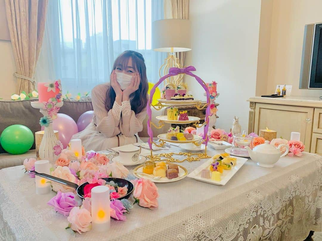 須田亜香里さんのインスタグラム写真 - (須田亜香里Instagram)「#花咲かタイムズ さんが ロケ映像をYouTube #花咲かチャンネル にアップしてくださったのでぜひ🍰  https://www.youtube.com/watch?v=WpbcjvDPOZg  #愛知県 #アフタヌーンティー #ヌン活 #ストリングスホテル八事 #カフェオムレット #カフェオムレット」4月17日 22時35分 - akarisuda