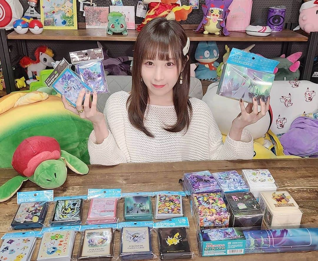 のインスタグラム：「4/23発売のポケカ新グッズ！ 可愛すぎます…紹介動画みて🥰  #ポケカチャンネル #ななっぷる #プロフィールから飛べるよ」