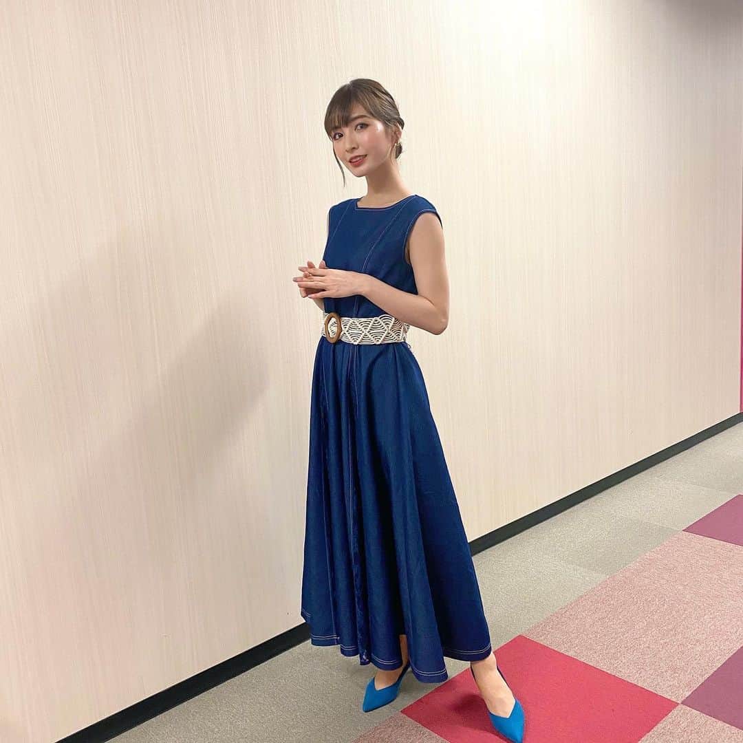 のインスタグラム：「さっき収録してきたよー🐴♡ ・ このあと２５:１５〜 フジテレビ 「馬好王国～UmazuKingdom～」 です♡ゴチャの同期、ぶんぶん☺️☺️ ・ #デニムワンピース #かわいいでしょう？」