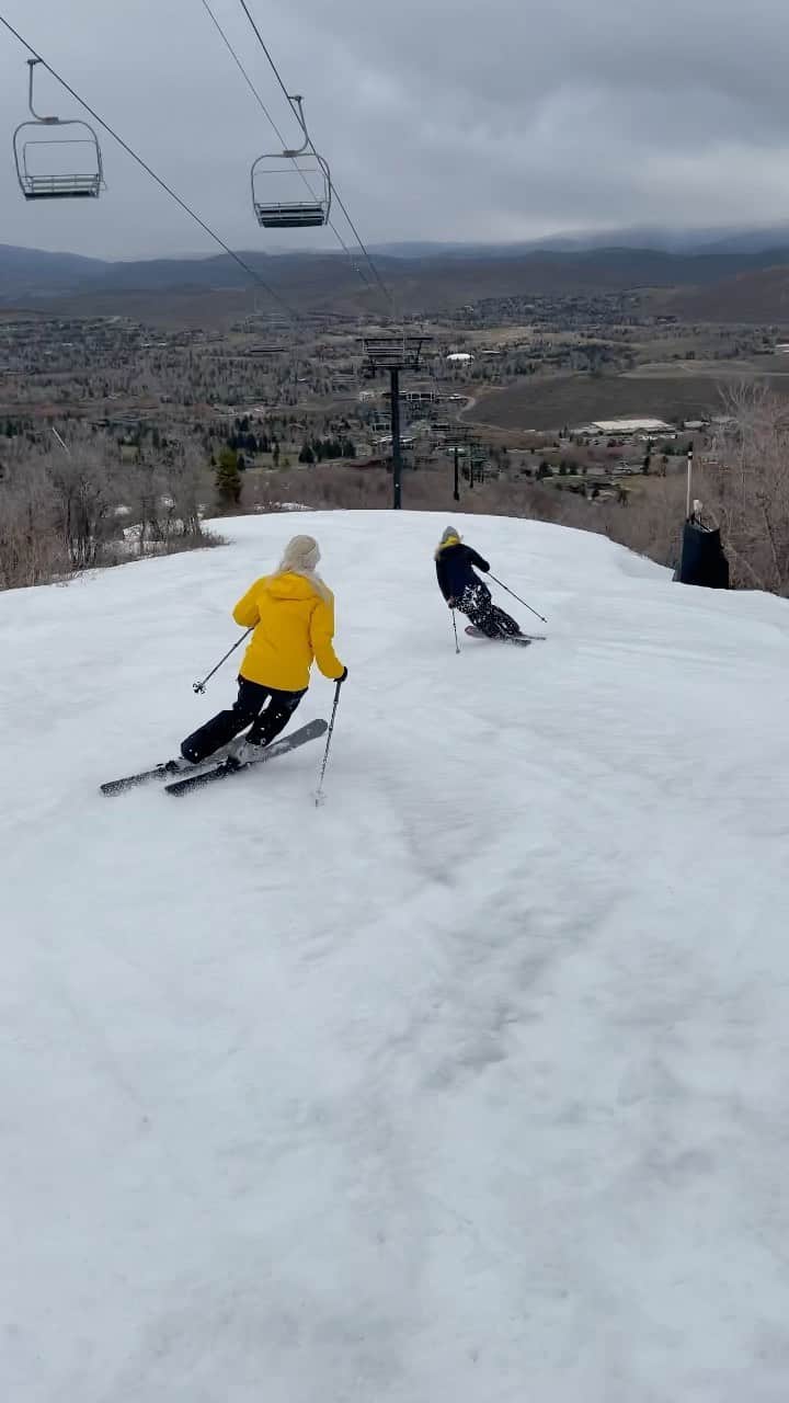 リンゼイ・ボンのインスタグラム：「Hike up to ski down. #skinning」