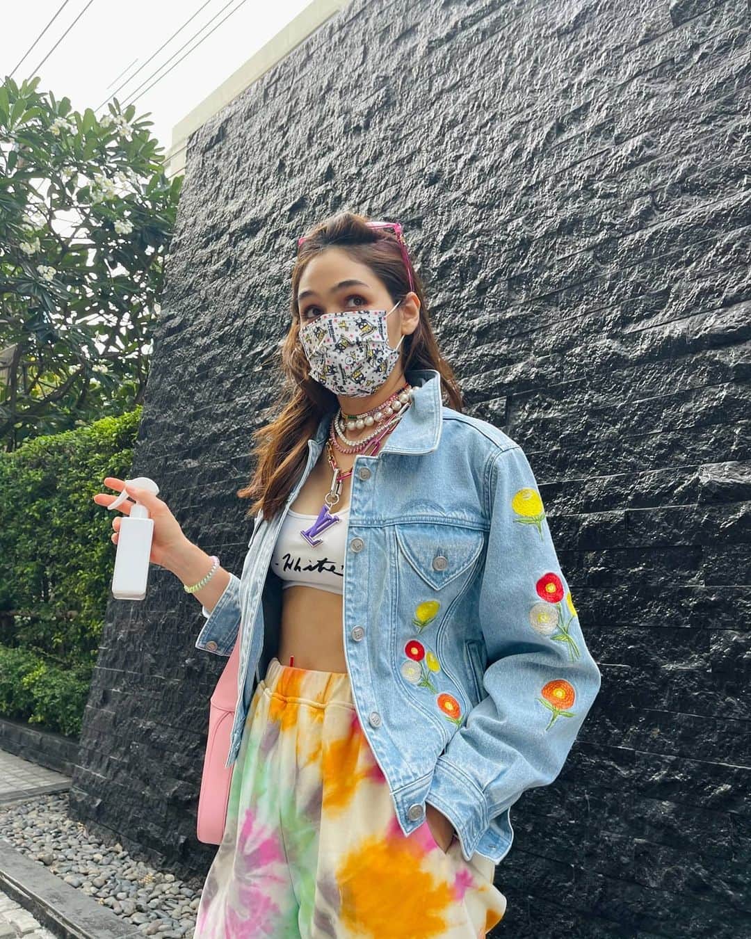 Araya Alberta Hargateのインスタグラム：「Mode 😷」