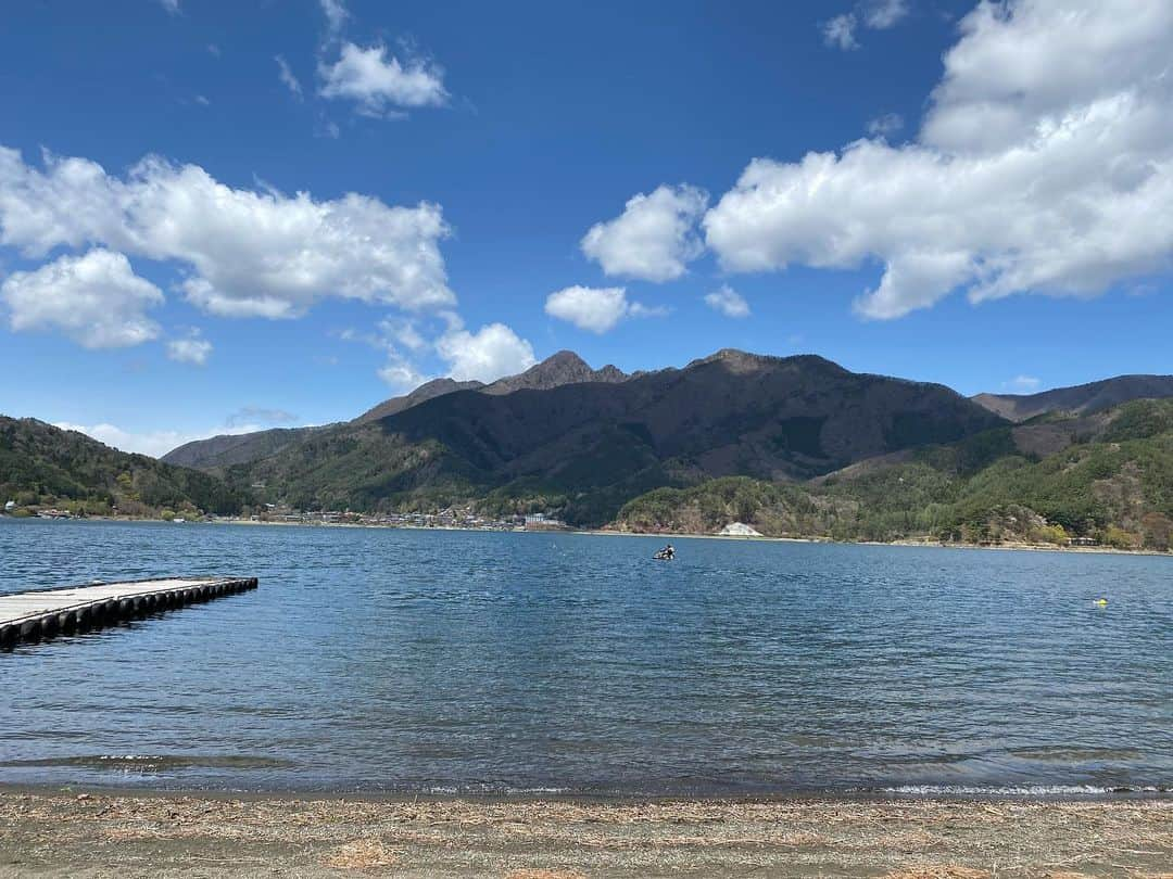 真奈さんのインスタグラム写真 - (真奈Instagram)「数日自然に囲まれてました⛰ 最高〜🐝」4月18日 13時35分 - manatmnt0116