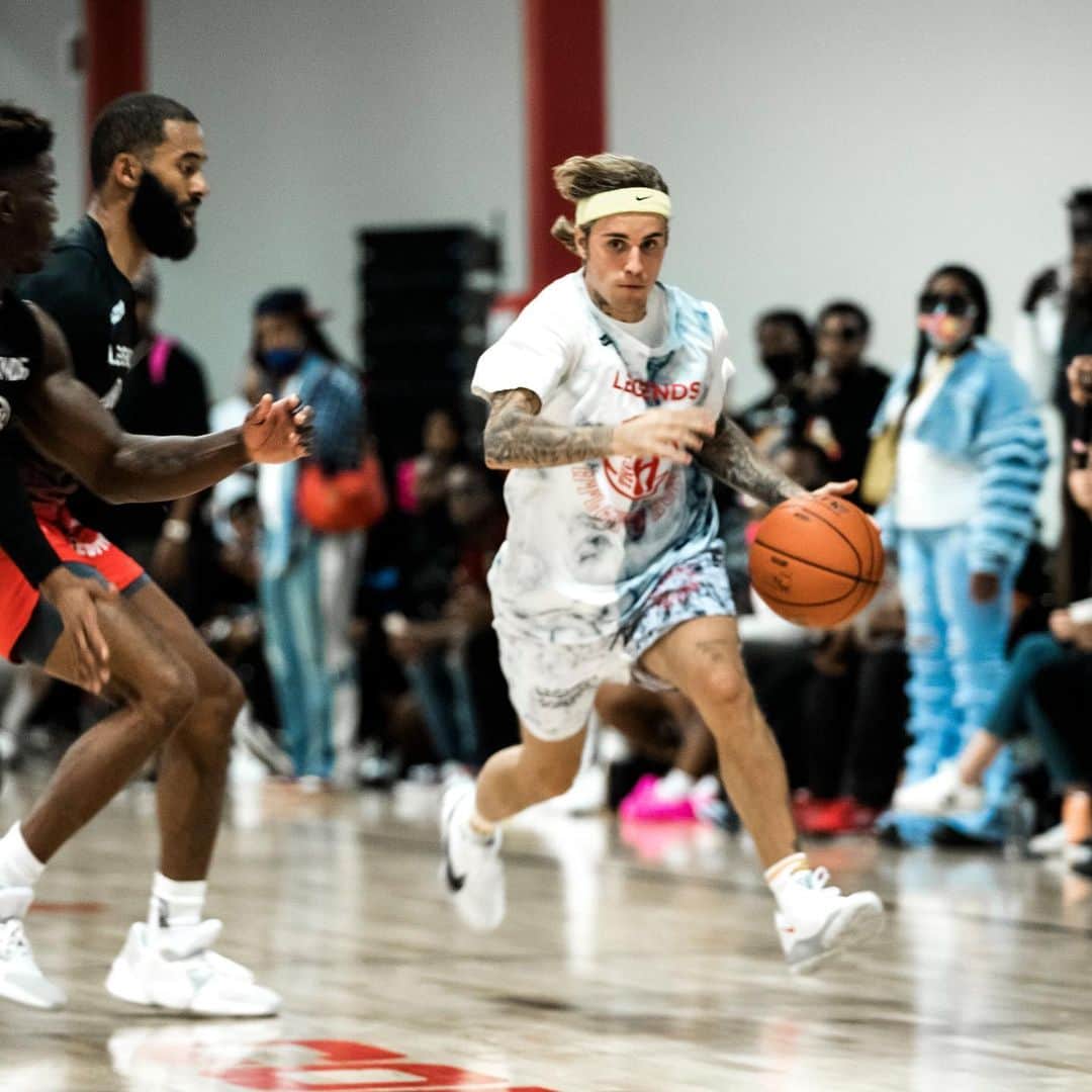 ジャスティン・ビーバーのインスタグラム：「Right before I did a reverse dunk,  unfortunately it wasn’t caught on camera but it was crazy」