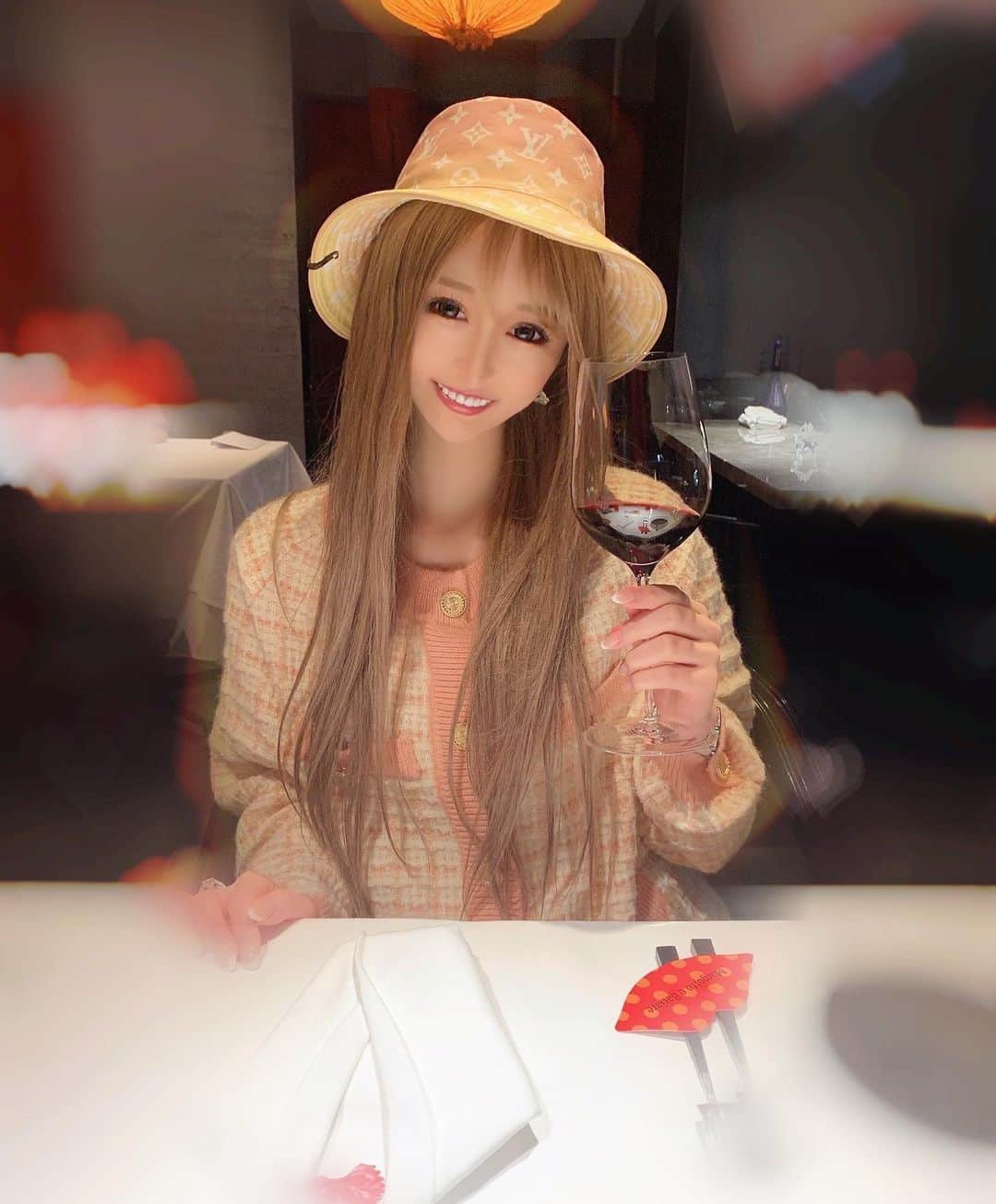 黒宮ちはやさんのインスタグラム写真 - (黒宮ちはやInstagram)「ルネッサーンス🍷  #黒宮ちはや #キャバクラ #キャバ嬢 #ホステス #ラウンジ #水商売 #お酒 #歌舞伎町 #新宿 #六本木 #銀座 #北新地 #ミナミ #渋谷 #すすきの #シャンパン」4月18日 9時10分 - chihaya_kuromiya