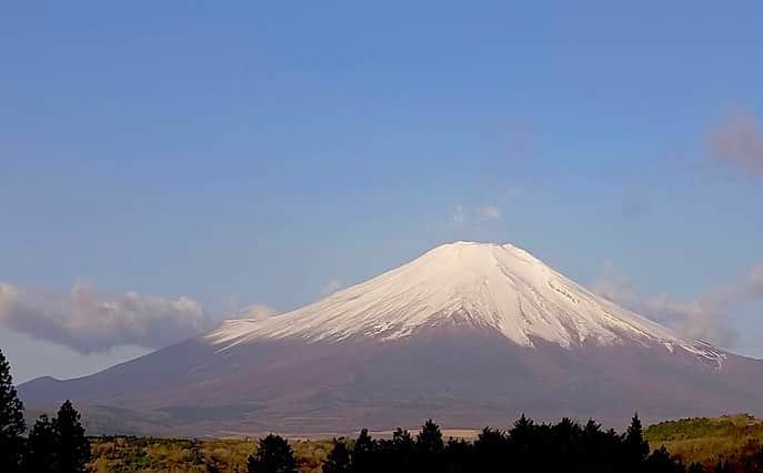 渡辺裕之さんのインスタグラム写真 - (渡辺裕之Instagram)「今朝の富士山 バランスの良い風景 #霊峰富士 #鎌倉に出かけます #素敵な日曜日 #いってらっしゃい」4月18日 10時02分 - hiroyuki6267