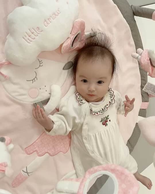 アレクサンダーのインスタグラム：「大きくなったな❤️❤️❤️ うちの美人ちゃん❤️」