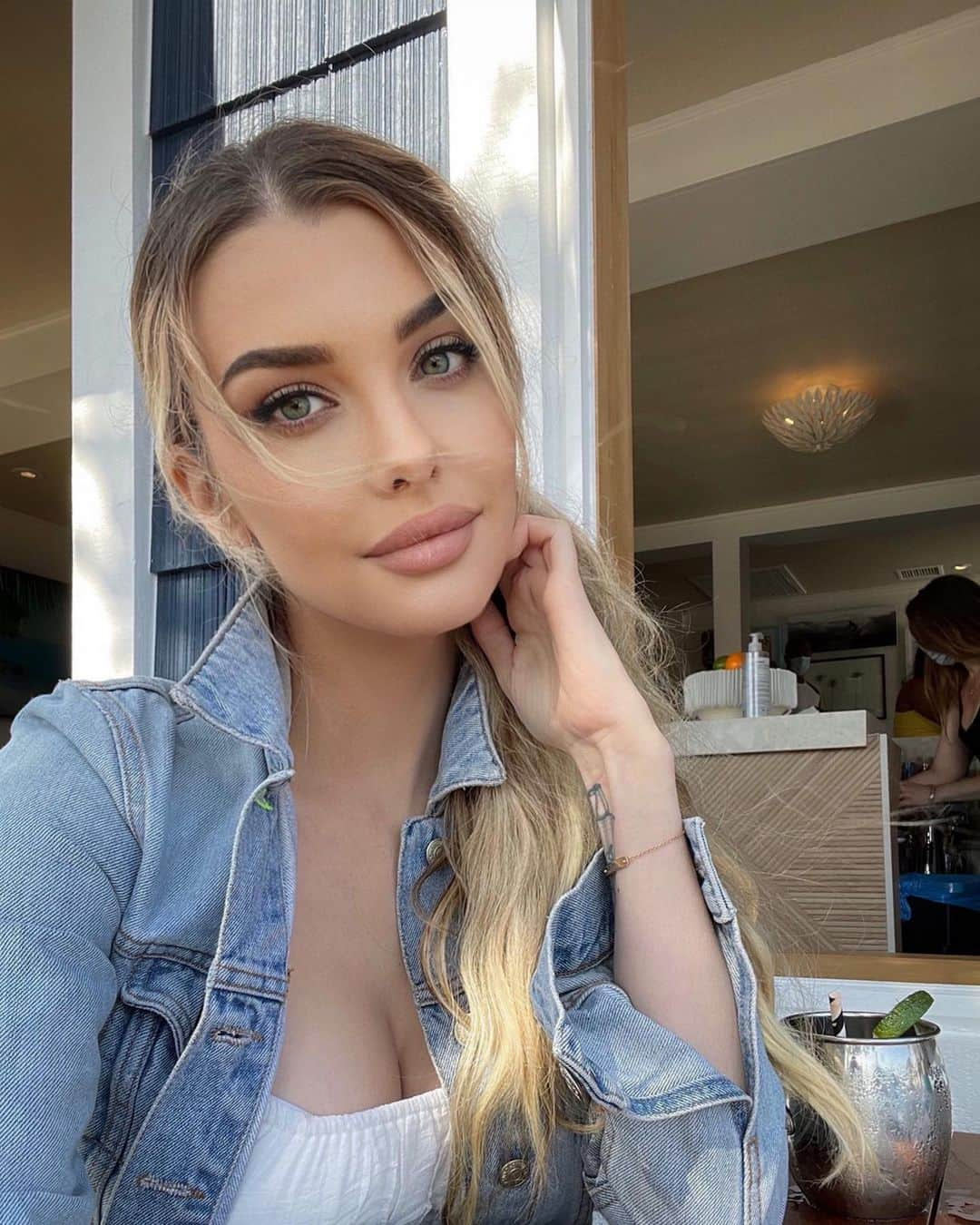 エミリー・シアーズさんのインスタグラム写真 - (エミリー・シアーズInstagram)「Proof of life」4月18日 11時02分 - emilysears