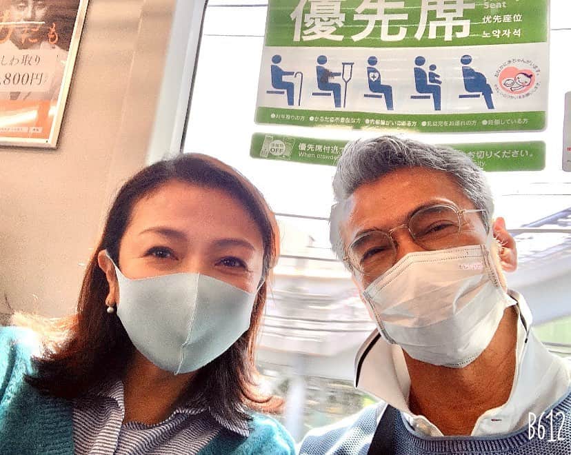 渡辺裕之のインスタグラム：「そうだ鎌倉へ行こう！JR 優先席で #鎌倉 #今朝の美人  #優先席 #jr」