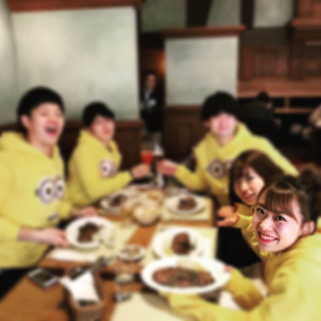 丸山奏子のインスタグラム：「持つべきものは友達‼️ みんなだいすきありがとー！💪💪💪  #これは3年前 #小学校からの友達(実はあと4人足りない)」