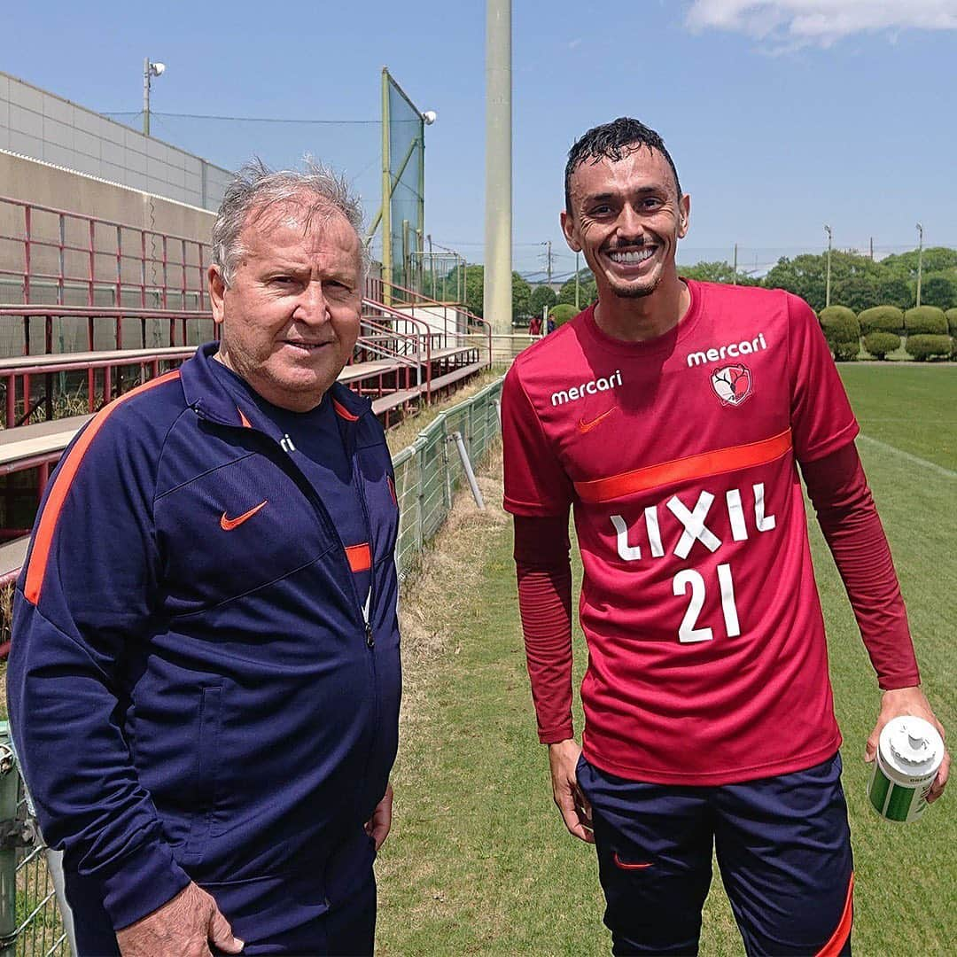 鹿島アントラーズさんのインスタグラム写真 - (鹿島アントラーズInstagram)「ピトゥカ選手が今日からチームに合流しました！  ようこそ、アントラーズへ！これからよろしくお願いします！  #鹿島アントラーズ #kashimaantlers #ディエゴピトゥカ #ピトゥカ #diegopituca #family #welcometokashima」4月18日 12時14分 - kashima.antlers