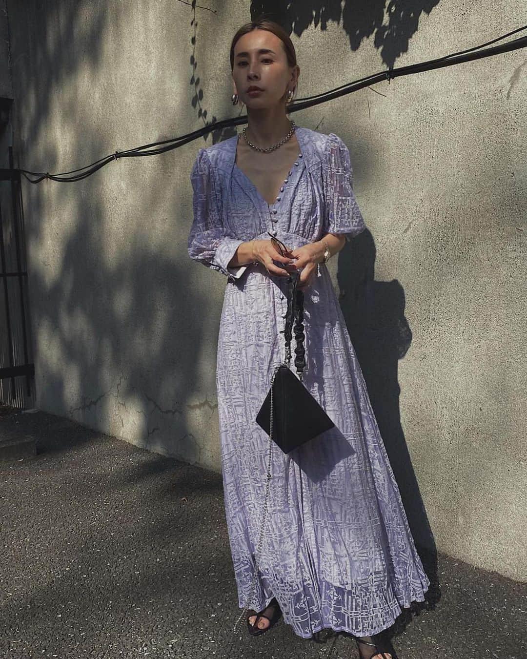 黒石奈央子さんのインスタグラム写真 - (黒石奈央子Instagram)「あめりふく . .  medi palace embroydery dress ¥23000 4/20 . . 先行で一番人気だったワンピース👗ついに本番発売！ . . @ameri_shinjuku @amerivintage @ameri_daikanyama @ameri.shinsaibashi  @ameri_omotesando #ameri#amerivintage #fashion #vintagefashion #coordinate#ootd#outfit#osanposnap #705_outfit #大人ファッション #大人コーディネート #大人スタイル #modestyle #modefashion#modecasual」4月18日 12時28分 - blackstone705