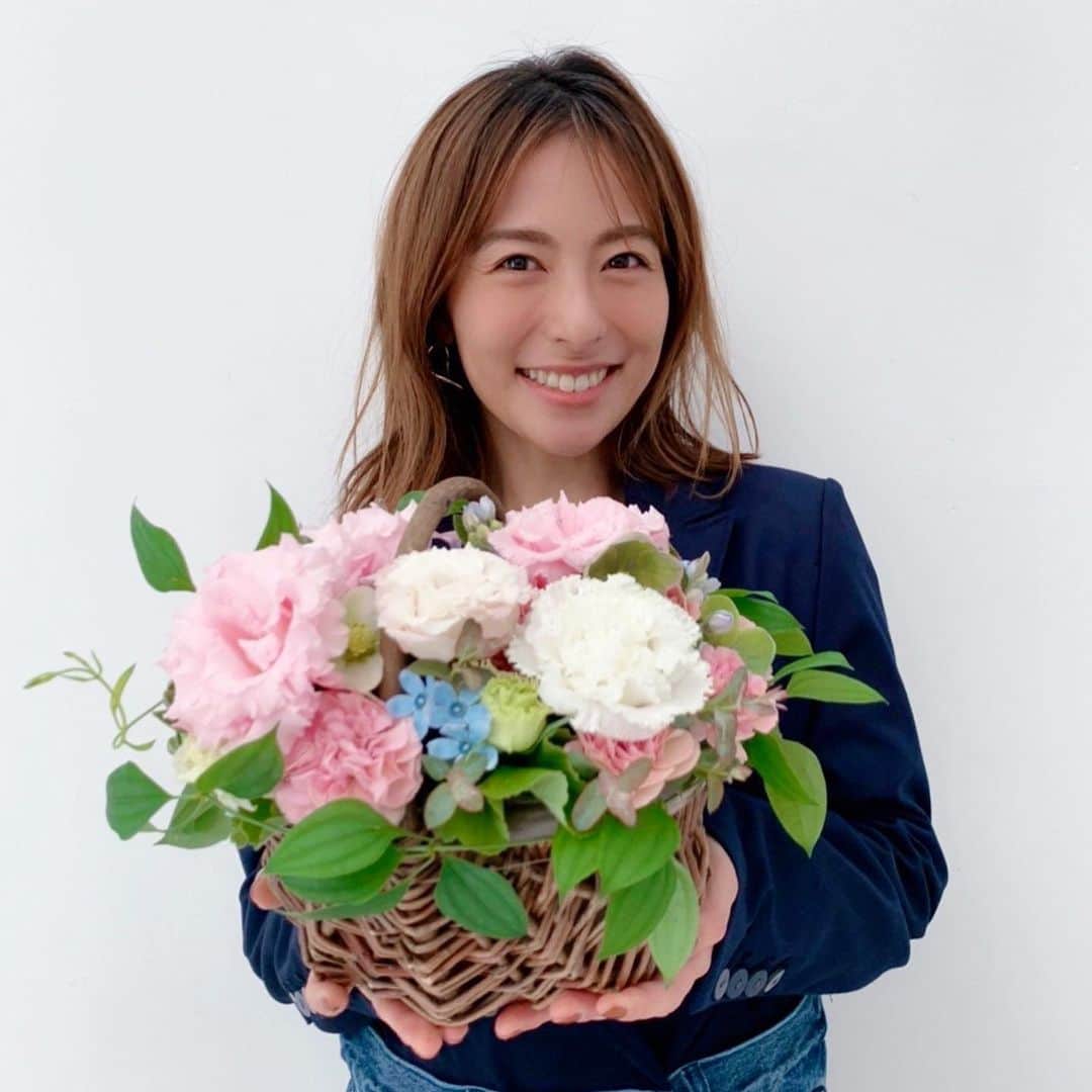 神戸蘭子さんのインスタグラム写真 - (神戸蘭子Instagram)「誕生日の翌日は。 美STの撮影でお祝いしてもらいました✨  #ありがとうございます　#お誕生日　#ママライフ　#ラスト30代  #撮影」4月18日 13時00分 - ranran0414