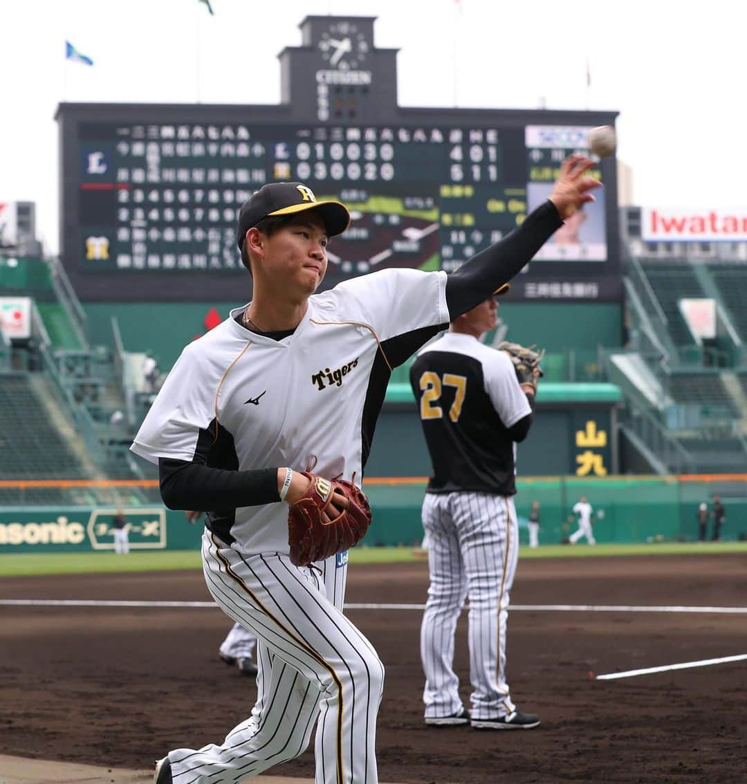 及川雅貴さんのインスタグラム写真 - (及川雅貴Instagram)「本日、4月18日。20歳になりました！ 沢山の方々からメッセージを頂きました！ありがとうございます！ これからも決して慢心することなく、ひたむきに、謙虚に、常に前を向いて取り組んでいきたいと思います！ これからも応援よろしくお願いします！   #阪神  #タイガース  #阪神タイガース  #37  #誕生日  #20歳」4月18日 22時59分 - oyogram.0418