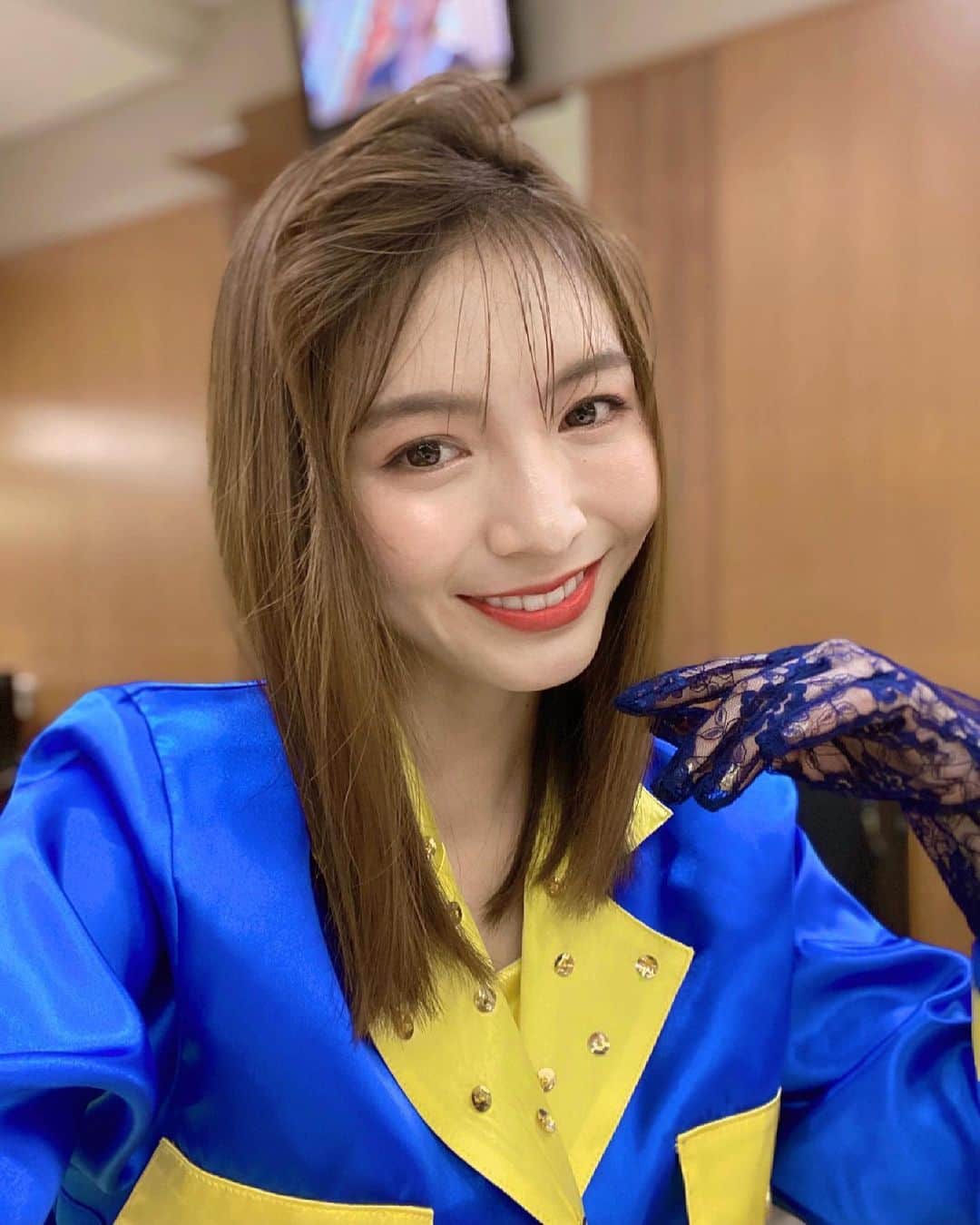 のインスタグラム：「①令和ver. ②平成ver.  #私がオバさんになっても泳ぎに連れてくの #派手な水着はとても無理よ #若い子には負けるわ」