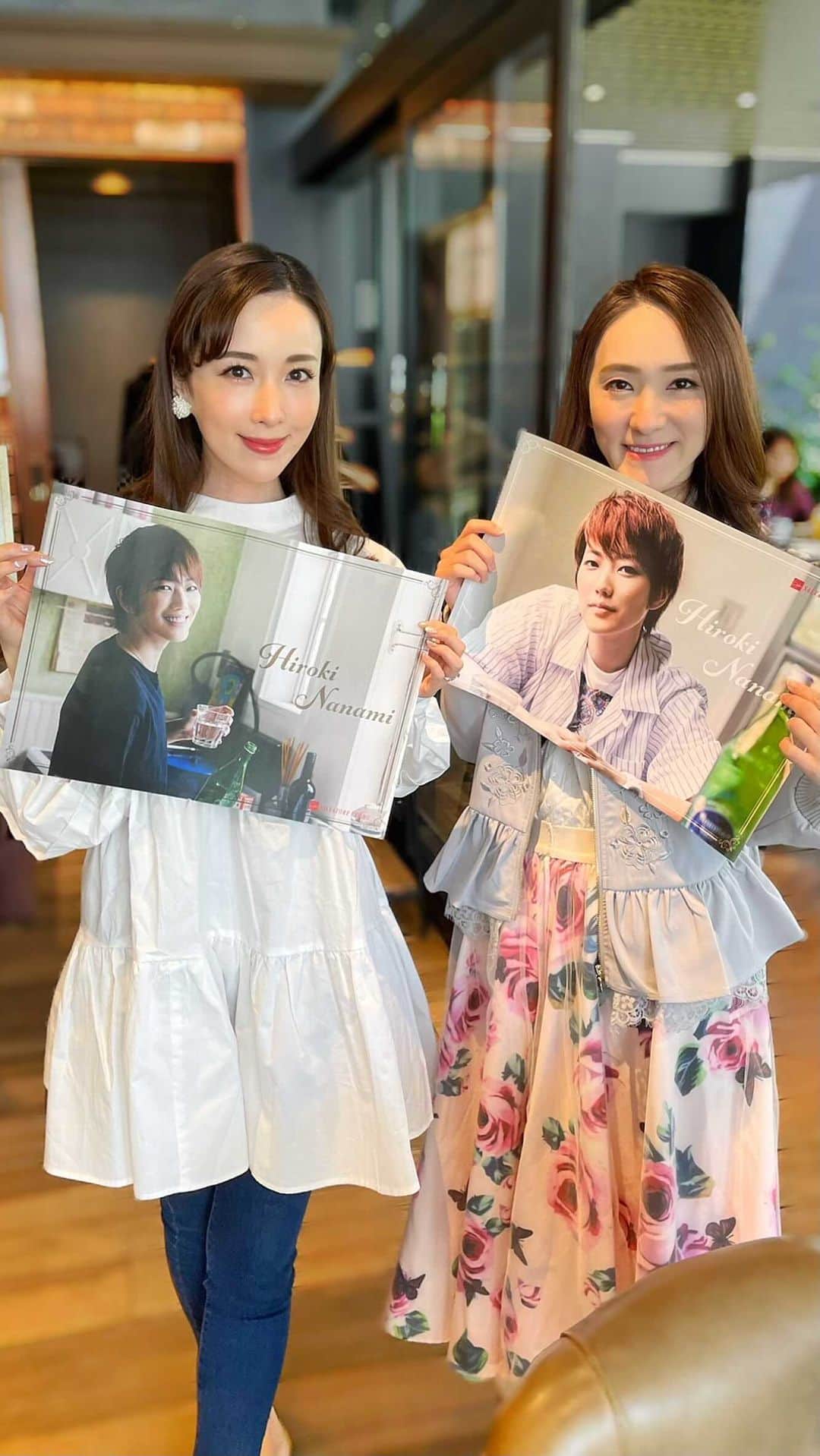 瀬戸早妃のインスタグラム：「七海ひろきさん×SALVATORE CUOMO コラボカフェに行ってきました🇮🇹🧡  かいちゃんのカッコ良いお写真が お店の至る所に⭐️ 必ずもらえるランチョンマットも多種ご用意があり、コラボグッズも充実していて 楽しい空間でした♫  大人気により当初の予定より１週間延長で 4/25(日)まで開催されます🧡 是非まだの方はいかれてみてくださいね🥺  #七海ひろき さん #宝塚 #宝塚歌劇団 #宝塚 #コラボカフェ #salvatorecuomo  #銀座カフェ #銀座レストラン」