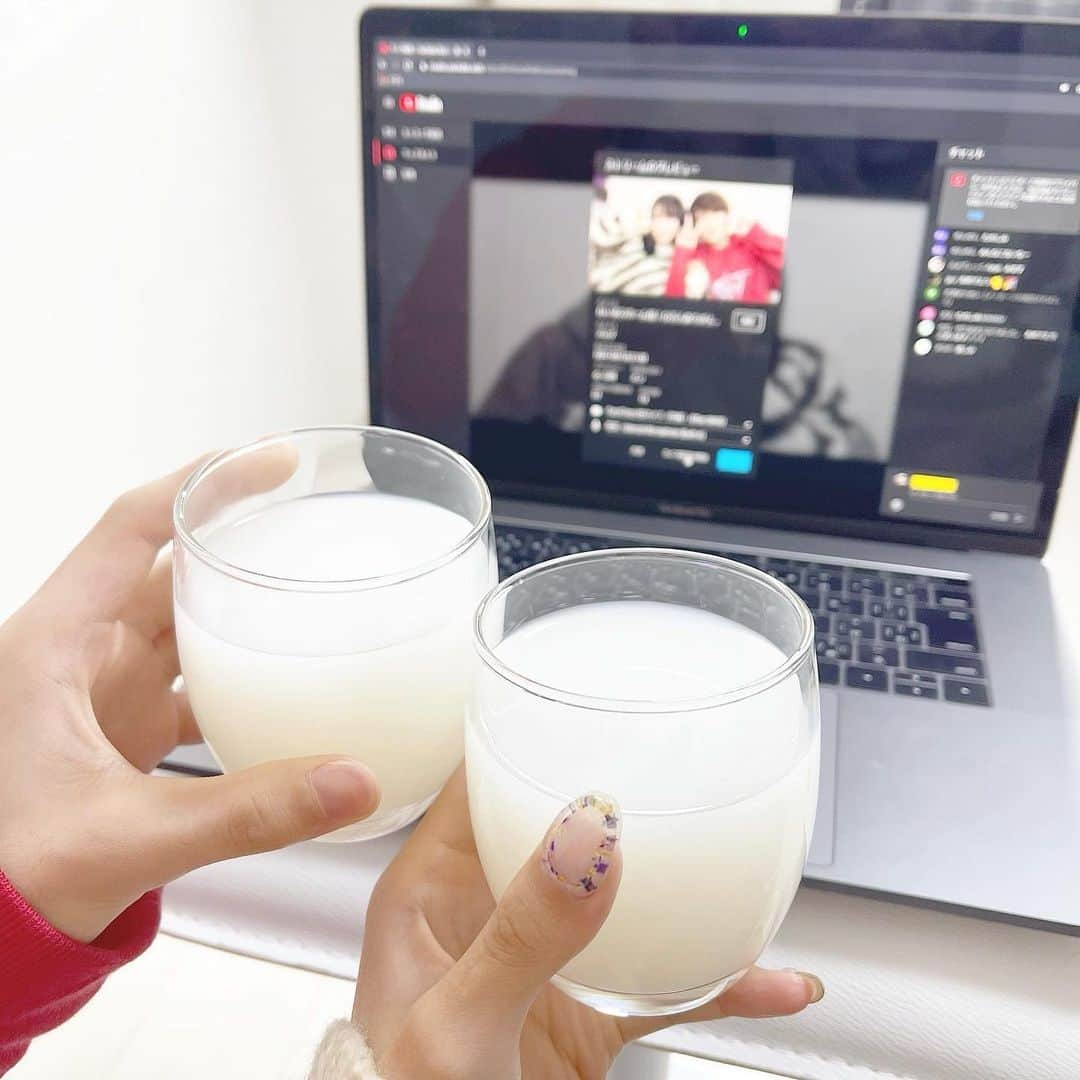 小瀬黎奈のインスタグラム：「🥂❤︎  YouTubeいつも見て下さってる方々ありがとうございます。 10万人記念の初YouTube配信楽しかったです、、 これからも自分達のペースで楽しく頑張ります👦🏼👧🏻🤍  #れいまひほーむ」