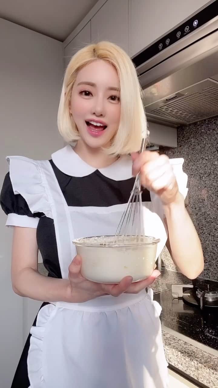 Dj Sodaのインスタグラム：「팬트리를 구독해주시는 분들 중 추첨을 통해 소다가 만든 팬케이크를 들고 소다가 찾아가는 이벤트를 할꺼에요!!🥞💕앞으로 팬트리에서 새로운 모습들을 공개 할테니 많이 구독해주세요🥰(🎈팬트리 링크는 프로필 상단에 있어요!) On Fantrie, I will release new and exclusive contents that I have never posted on Instagram!🤗 For the fans who subscribe my Fantrie, I will have a special event. By lot, I will choose my fans to serve Soda-made pancakes. I will go to meet the chosen fans and serve my pancakes.🥞💕 Please subscribe my exclusive contents on Fantrie!🥰(🎈Please find the Fantrie link on my bio)」