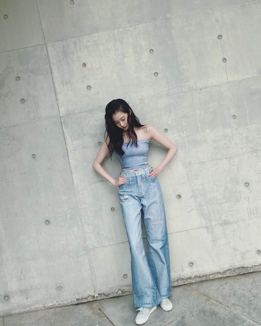 クアン・シャオトン（Guan Xiaotong）のインスタグラム：「💙🤠～ cool～～」