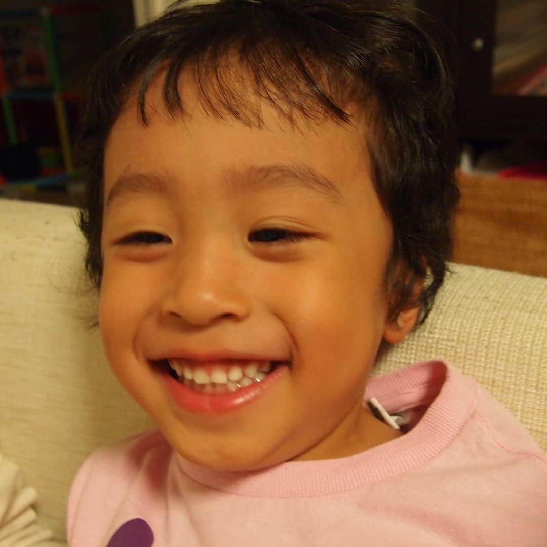 カジサック&ヨメサックさんのインスタグラム写真 - (カジサック&ヨメサックInstagram)「4歳のとうじです😊 今のせんちゃんくらいかなぁ✨よく笑う子で、パパがとにかく大好きな子でした🥰 #この頃はこじと同じ片目二重でした #乳歯だけの頃が可愛すぎる #ヨメグラム」4月18日 16時25分 - kajisac_yomesac