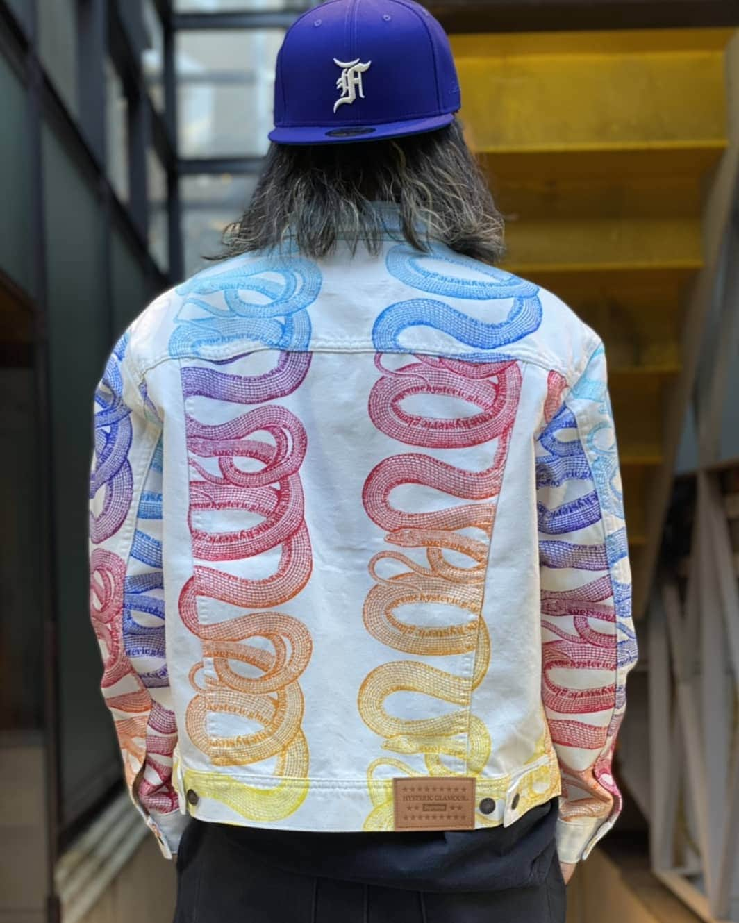 fools_judge_streetさんのインスタグラム写真 - (fools_judge_streetInstagram)「SUPREME  ×Hysteric Glamour 21SS Snake Denim Trucker Jacket Lサイズ  Model 165cm 55kg  ※その他ご不明点は店頭または、 DMまでお問い合わせください。  如有任何疑问，请在instagram上留言。 欢迎浏览我们的网上商店以及光临我们在原宿的实体店。  For inquiries, please message us on instagram. Please confirm our online store. Thank you.  #supreme」4月18日 16時46分 - fools_judge_street