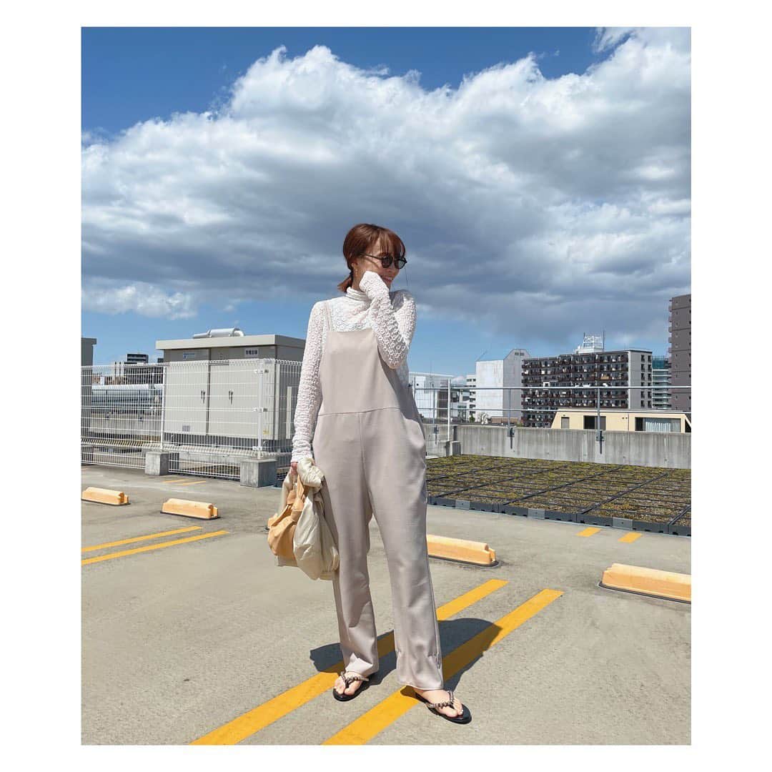野尻美穂のインスタグラム：「今日もWai日和☺️ サロペットはリボン取ってシンプルに着てます🍋 アノラックも色合い良くていい感じ〜👌  #wai_ships  #2枚目目閉じてる🧐」