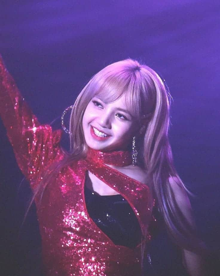 リサさんのインスタグラム写真 - (リサInstagram)「When barbie decided to become a kpop idol 🦋🔥 . . . #LISA #LALISA #리사 #블랙핑크 #BLACKPINK #LALISAMANOBAN #LALISAMANOBAL #blackpinklisa #lisablackpink」4月18日 19時14分 - lisa.blackpink