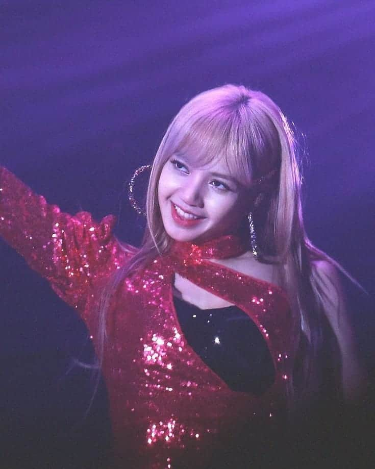 リサさんのインスタグラム写真 - (リサInstagram)「When barbie decided to become a kpop idol 🦋🔥 . . . #LISA #LALISA #리사 #블랙핑크 #BLACKPINK #LALISAMANOBAN #LALISAMANOBAL #blackpinklisa #lisablackpink」4月18日 19時14分 - lisa.blackpink