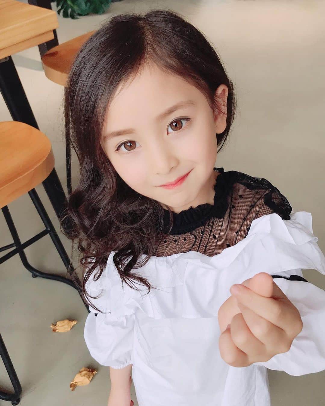 星來のインスタグラム：「外国人×国宝級美人。 美人子役 恐るほど美しい。。 #外国人 #国宝級美人 #美しい #子役 #いいね返し #インスタ映え #instagood #instalike #f4f #l4l #likeforlikes #likeforfollow #いいねした人全員フォローする #お洒落さんと繋がりたい #美男美女さんと繋がりたい」