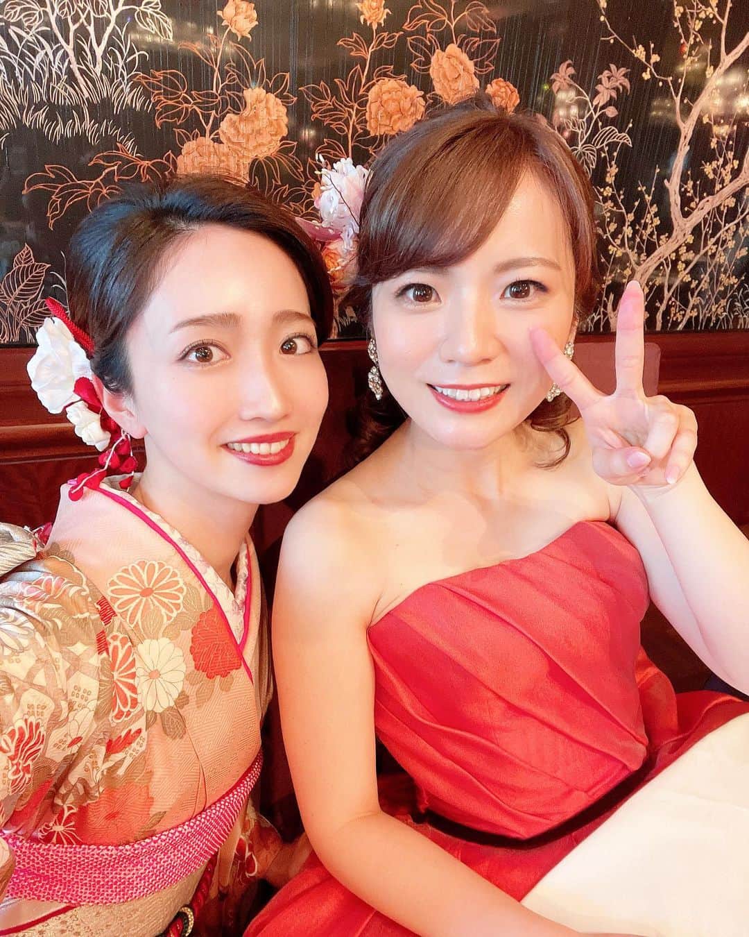 曲渕伊代のインスタグラム：「大学時代たくさん遊んでもらった 大好きな先輩はるちんの結婚式👰‍♀️💍 . 優しくて語学堪能でお料理上手でお酒も強くて 何でもそつなくこなす完璧なはるちん💗 いつにも増して可愛くてとっても感動して泣いたあ🥺 はるちんとママ友になるのが夢👶 末永くお幸せにっ💕 . #happywedding」