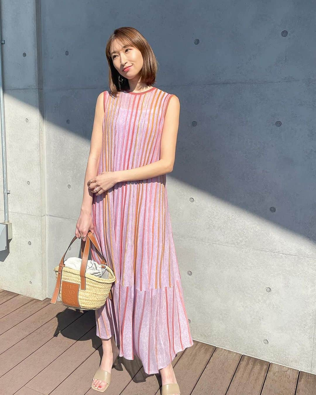 三井菜那さんのインスタグラム写真 - (三井菜那Instagram)「🌸 ばたばたな毎日🥺 時間の使い方が下手くそすぎてひーひー言うてます🥺  お気に入りのワンピを着てお出かけした日👼 眩しくて目空いてない←  @lagunamoon_com の 大人気の シアーレインボーニットワンピース🌈 色でめちゃくちゃ迷ってパープルにしました🤘 サイズはXS🌥  #lagunamoon #ラグナムーン#春#春コーデ#コーデ#きれいめコーデ #きれいめカジュアル #大人コーデ #大人カジュアル」4月18日 21時14分 - nana.0312